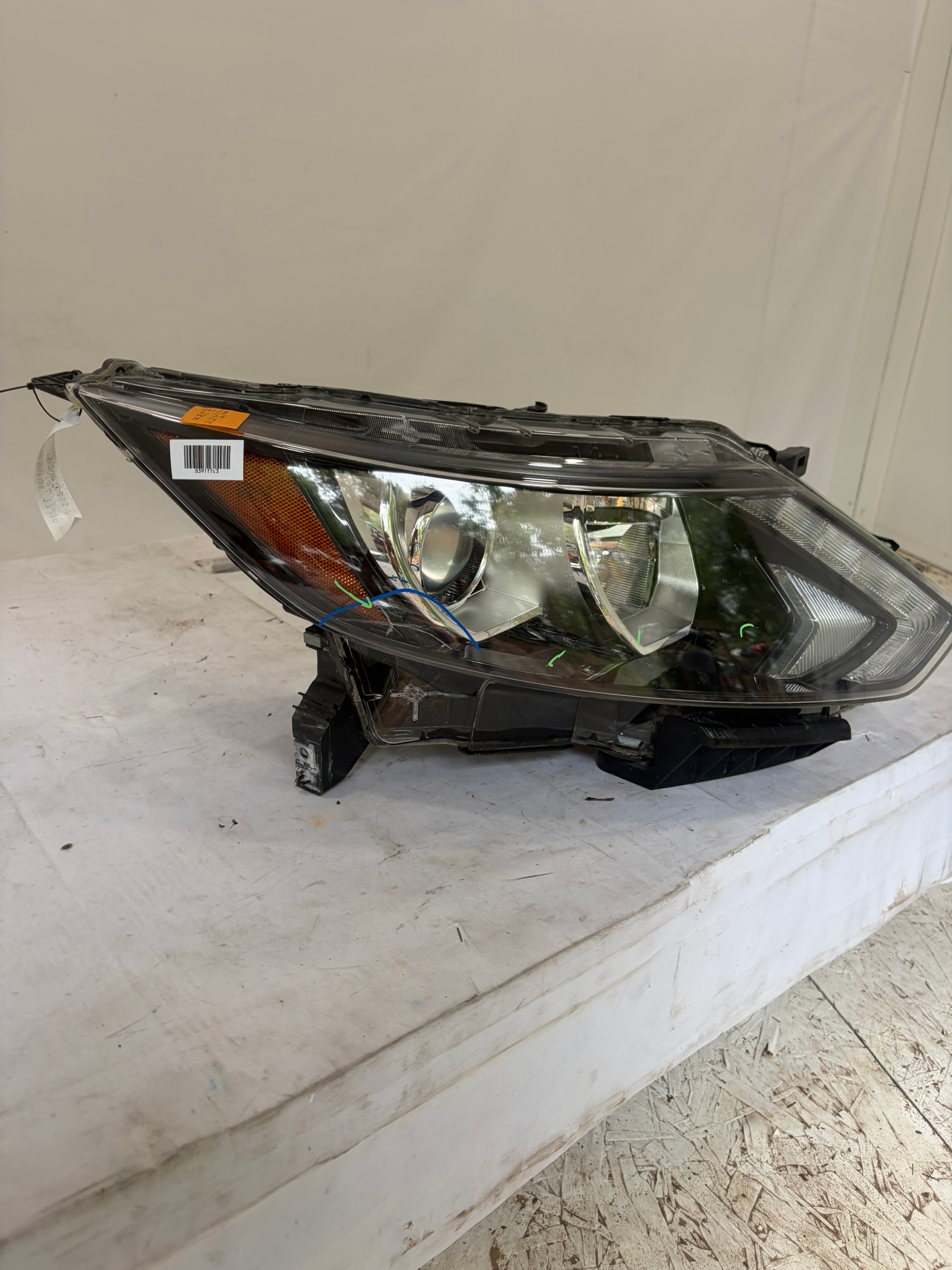 2017-2019 Nissan Rogue Sport Passenger Side Headlight