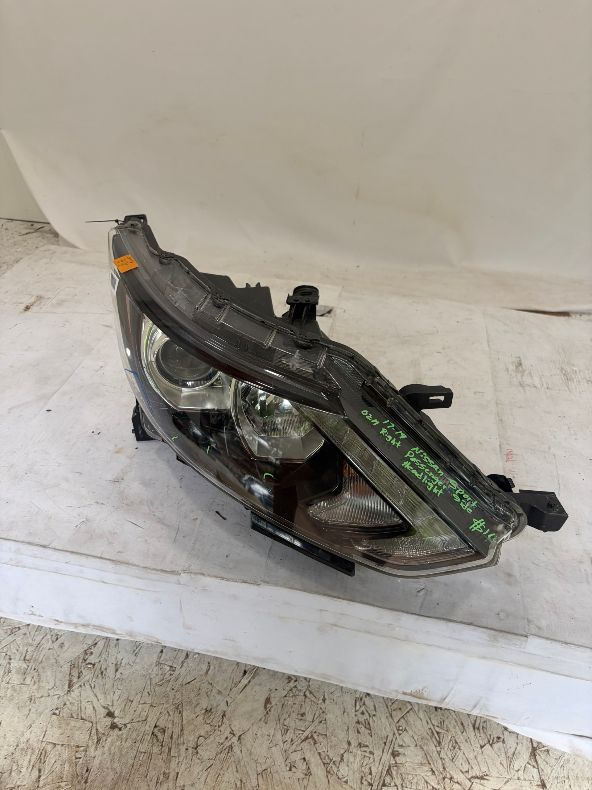 2017-2019 Nissan Rogue Sport Passenger Side Headlight