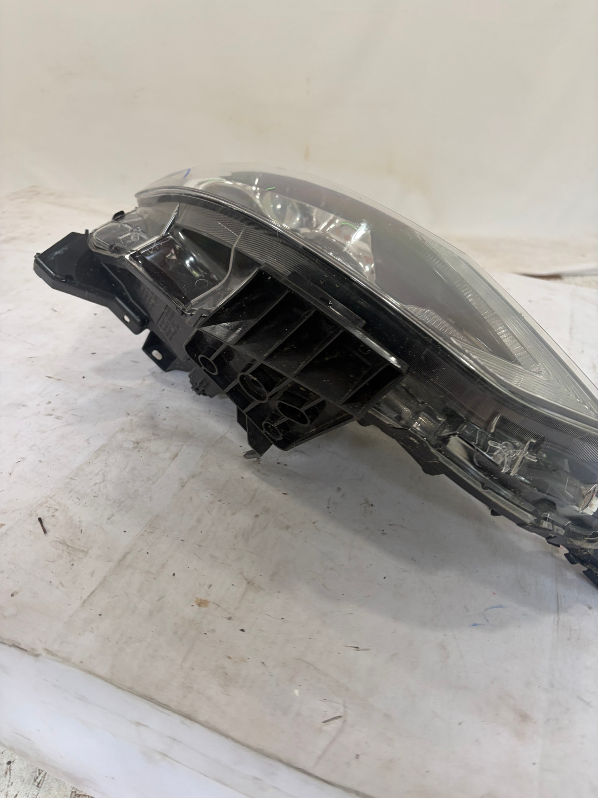 2017-2019 Nissan Rogue Sport Passenger Side Headlight