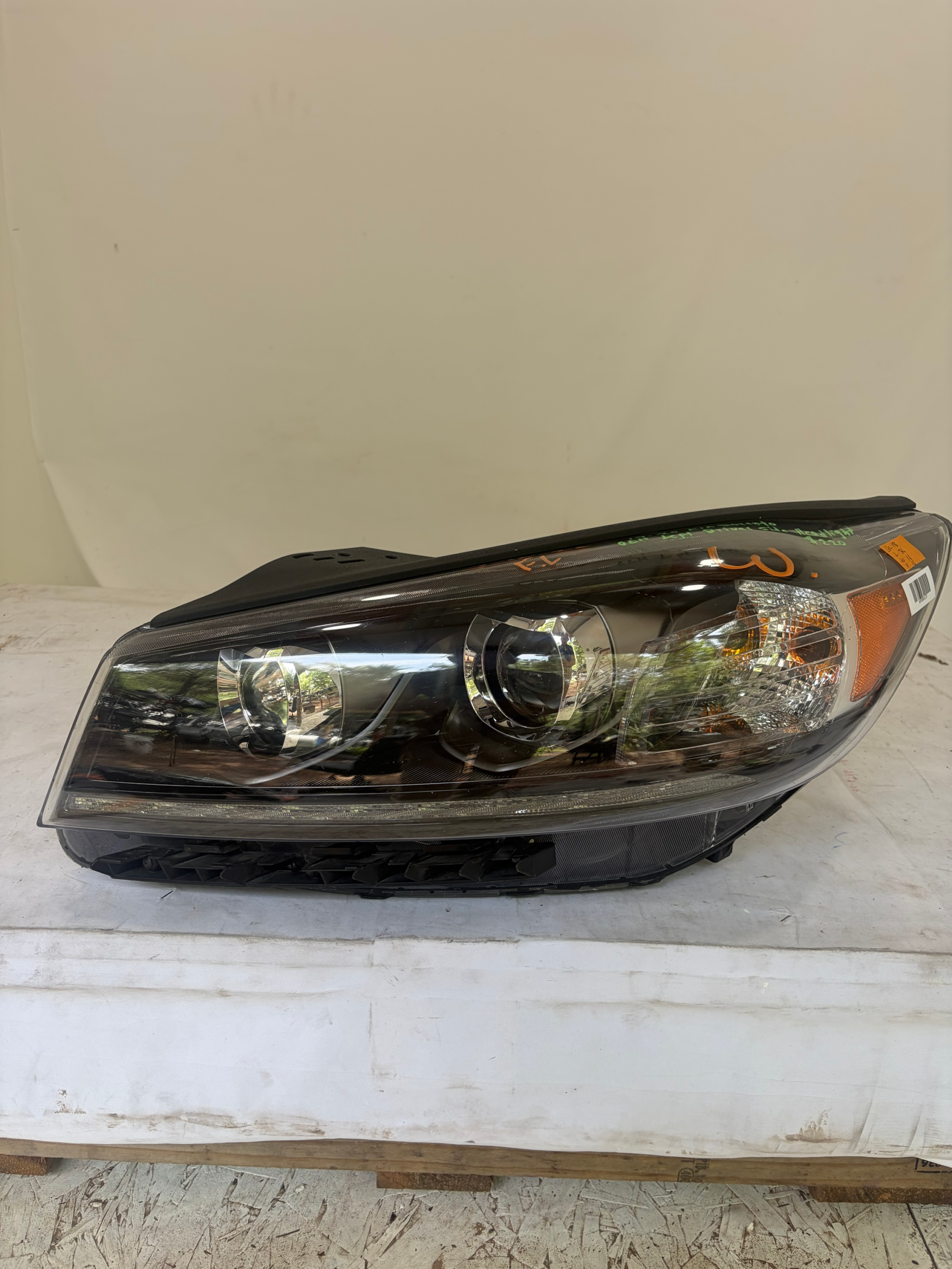 2019-2020 Kia Sorento Driver Side Headlight
