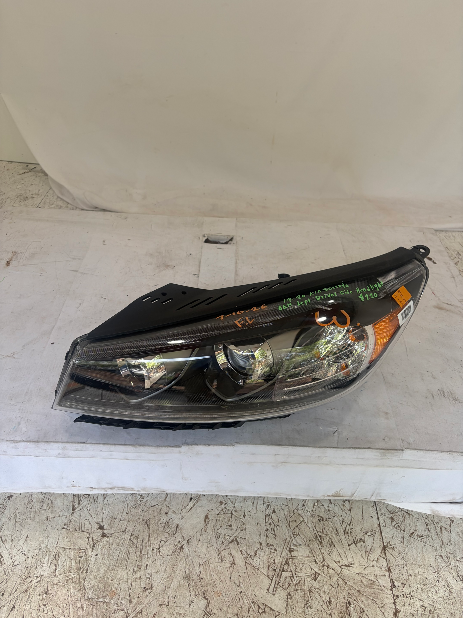 2019-2020 Kia Sorento Driver Side Headlight