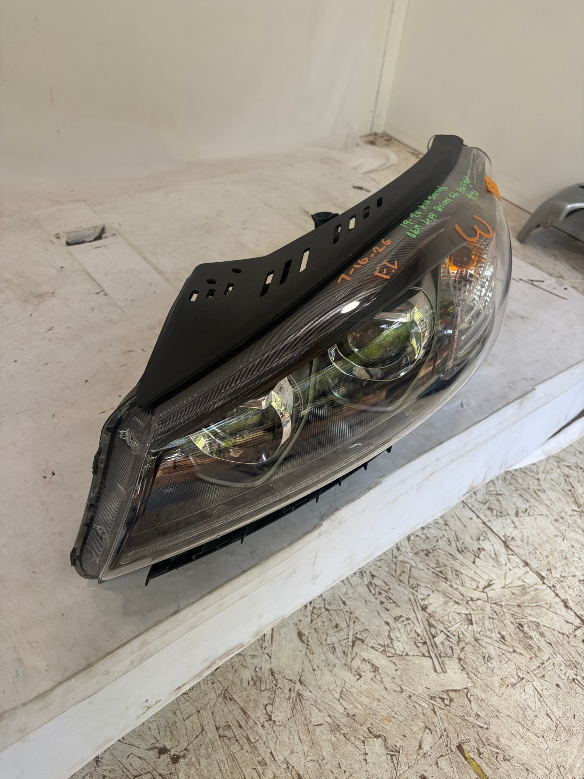 2019-2020 Kia Sorento Driver Side Headlight