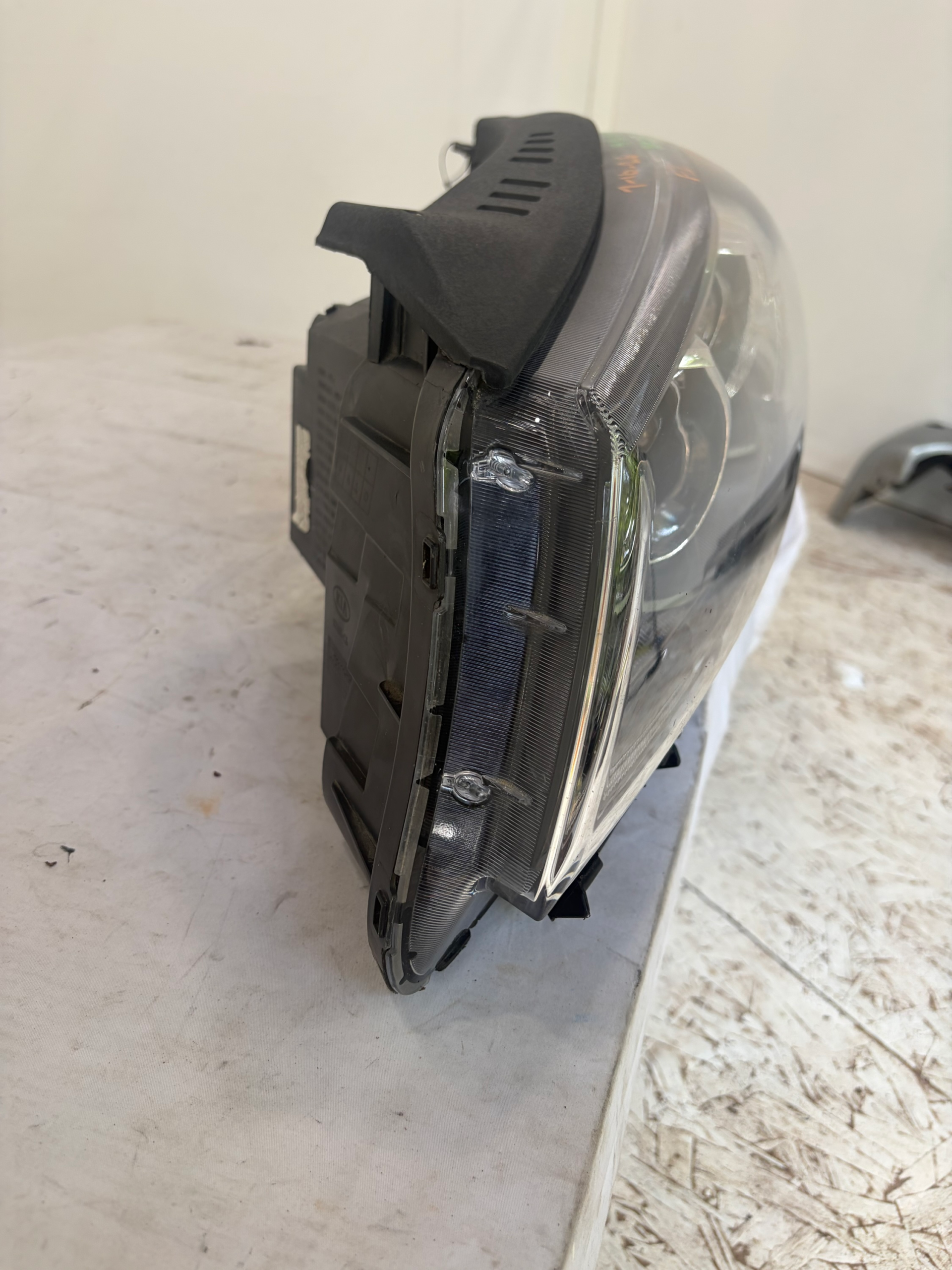 2019-2020 Kia Sorento Driver Side Headlight