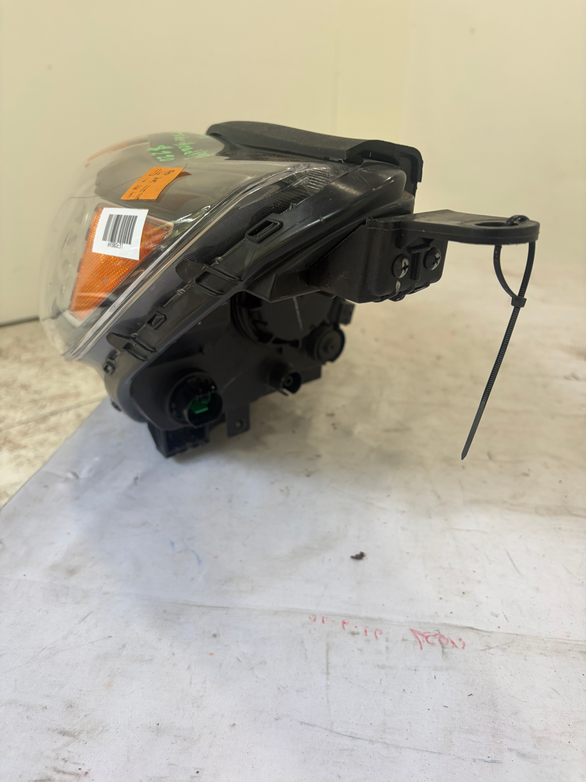 2019-2020 Kia Sorento Driver Side Headlight
