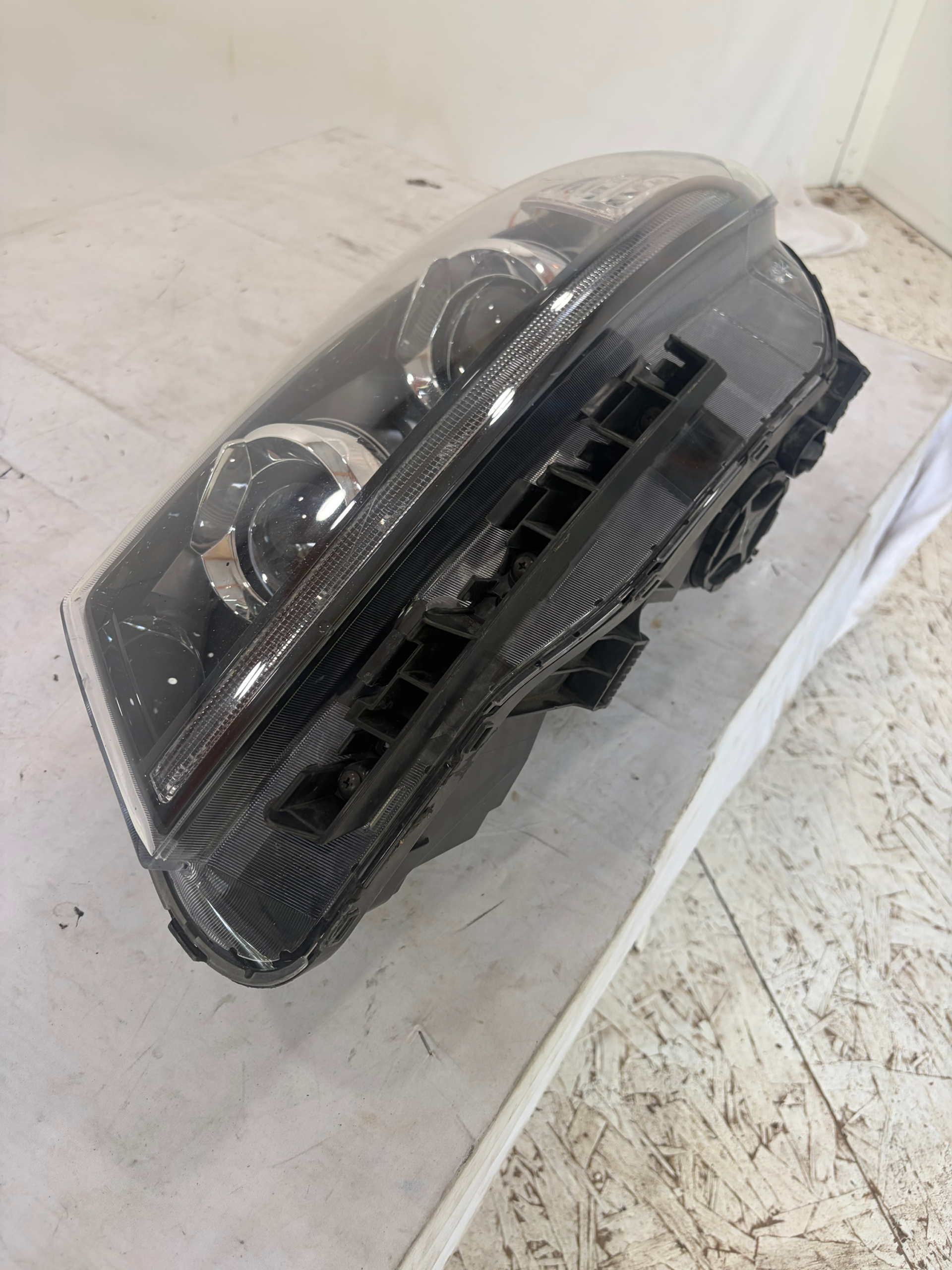 2019-2020 Kia Sorento Driver Side Headlight