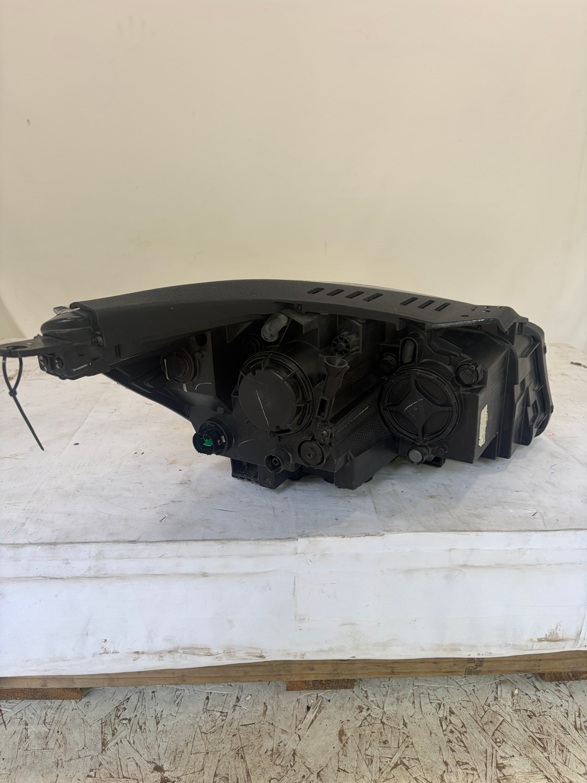 2019-2020 Kia Sorento Driver Side Headlight