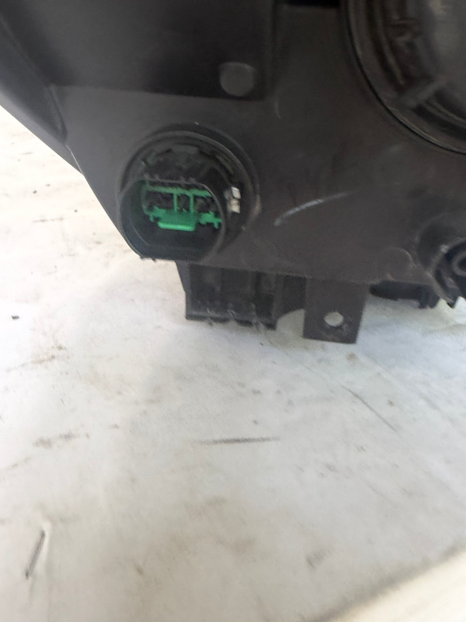 2019-2020 Kia Sorento Driver Side Headlight