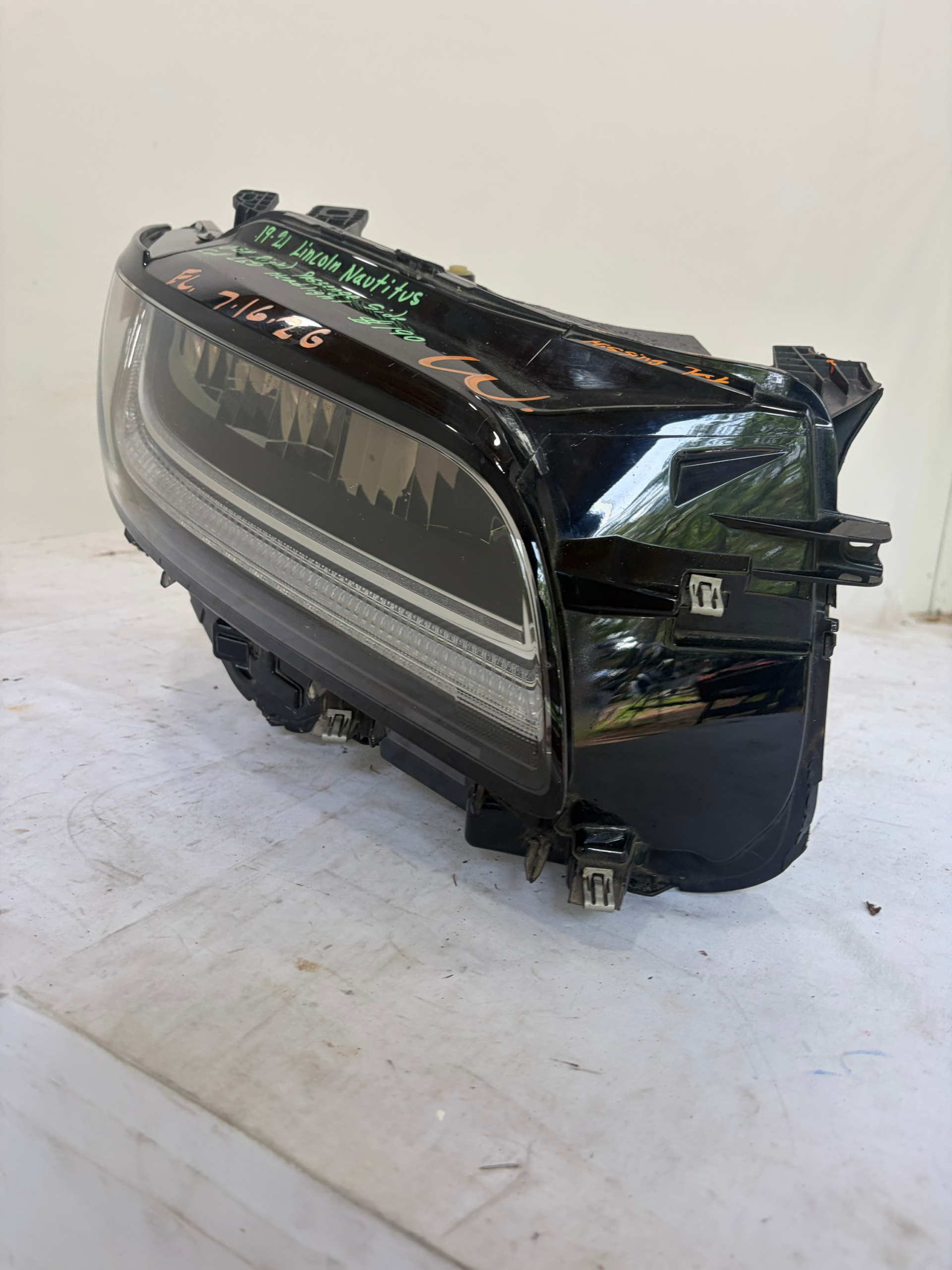2019-2021 Lincoln Nautilus Passenger Side Full LED Headlight