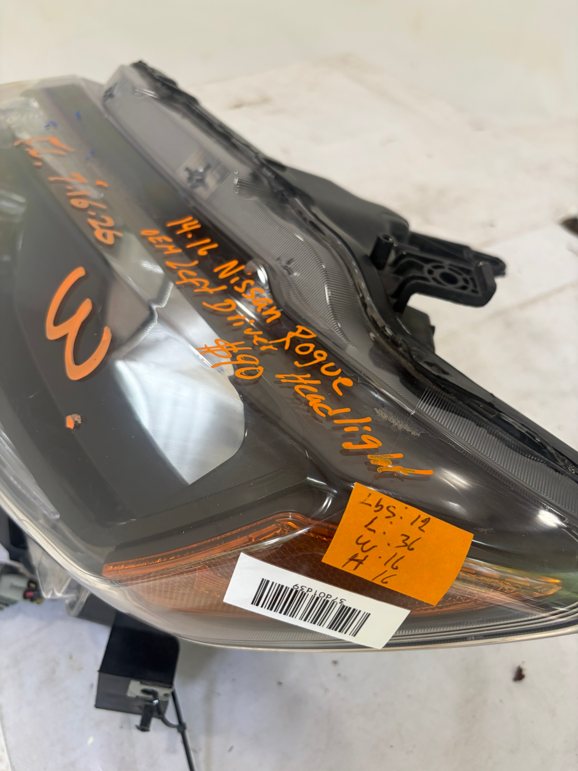 2014-2016 Nissan Rogue Driver Side Headlight (Aftermarket)