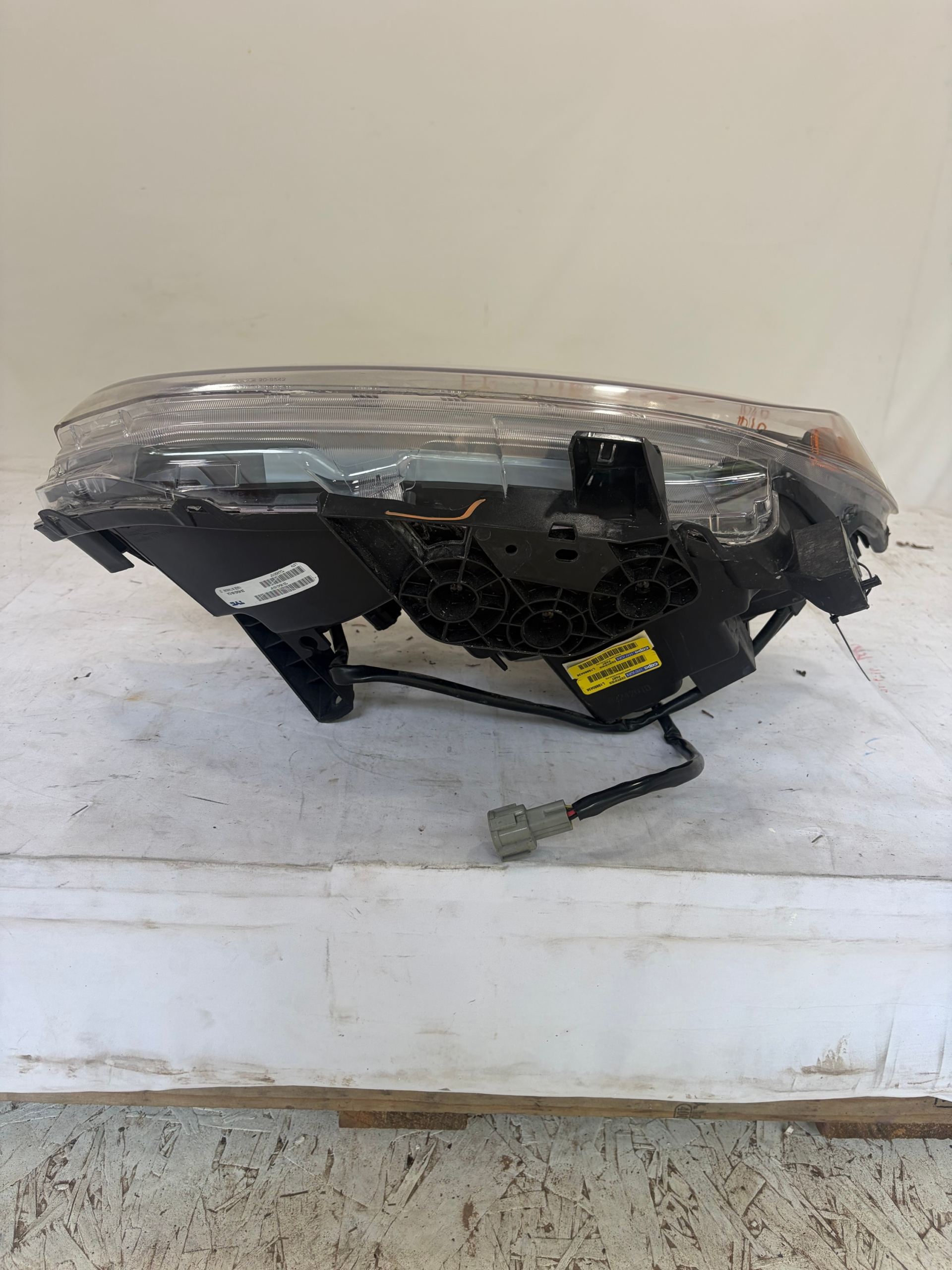 2014-2016 Nissan Rogue Driver Side Headlight (Aftermarket)