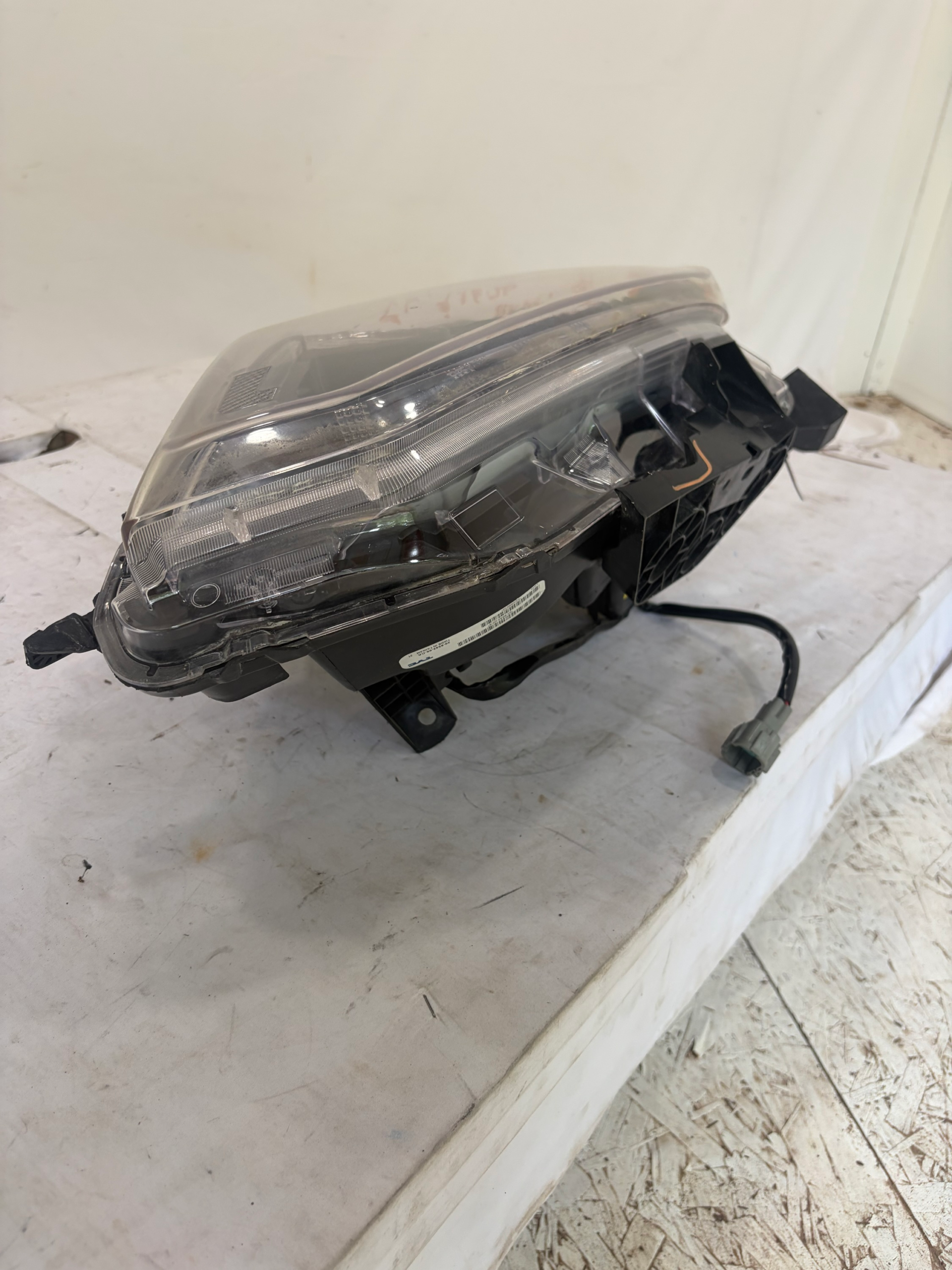 2014-2016 Nissan Rogue Driver Side Headlight (Aftermarket)