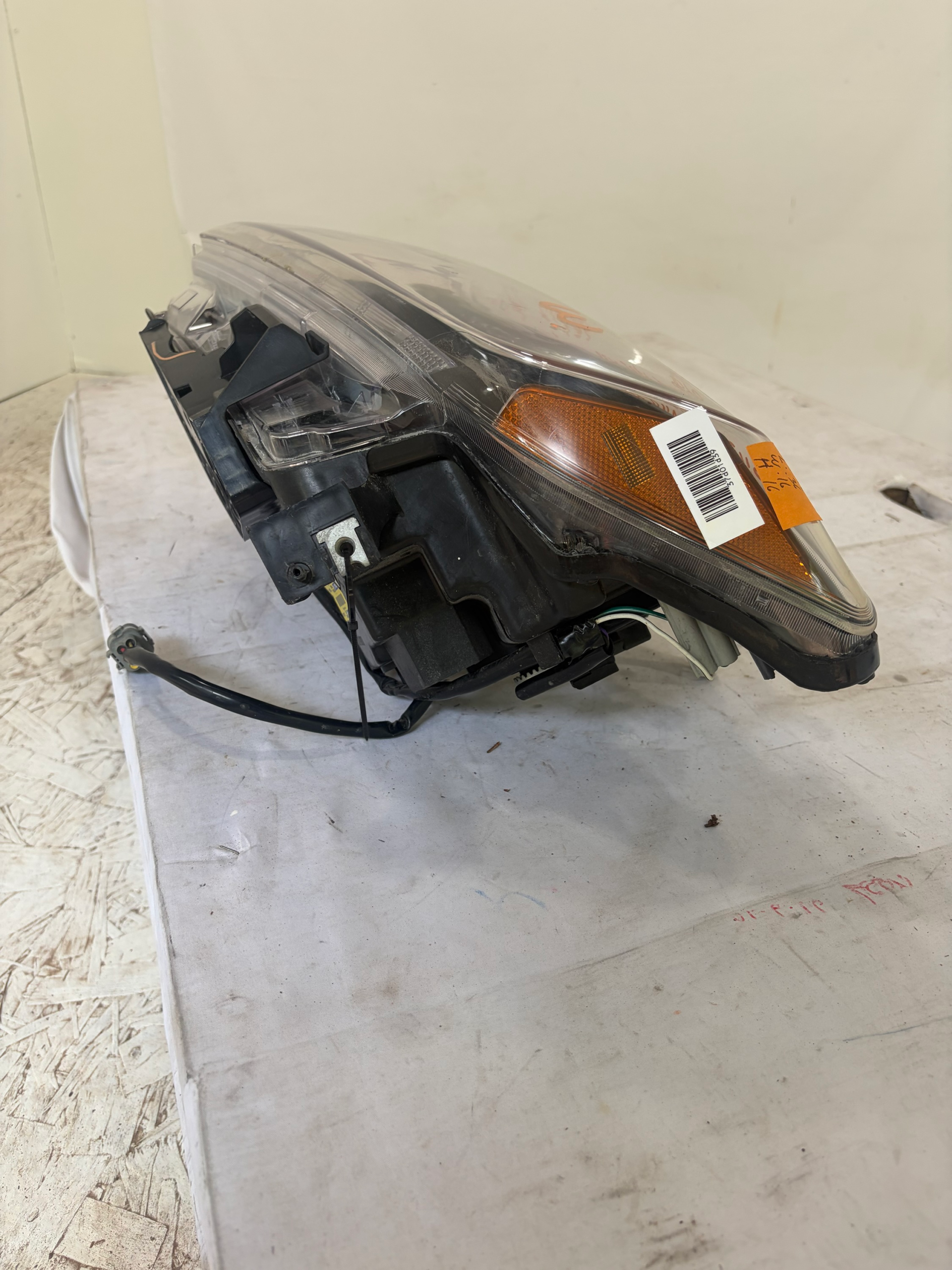 2014-2016 Nissan Rogue Driver Side Headlight (Aftermarket)