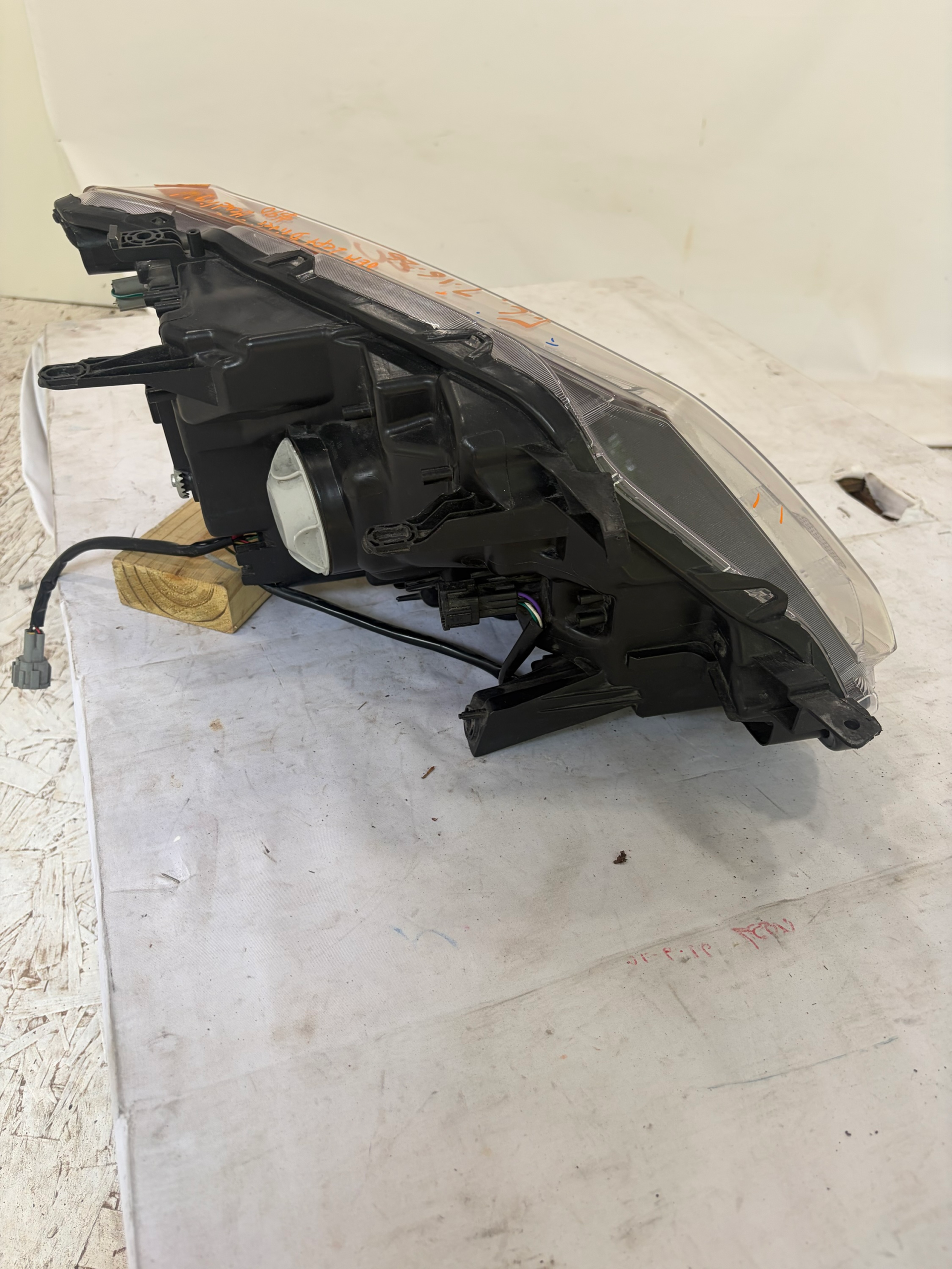 2014-2016 Nissan Rogue Driver Side Headlight (Aftermarket)