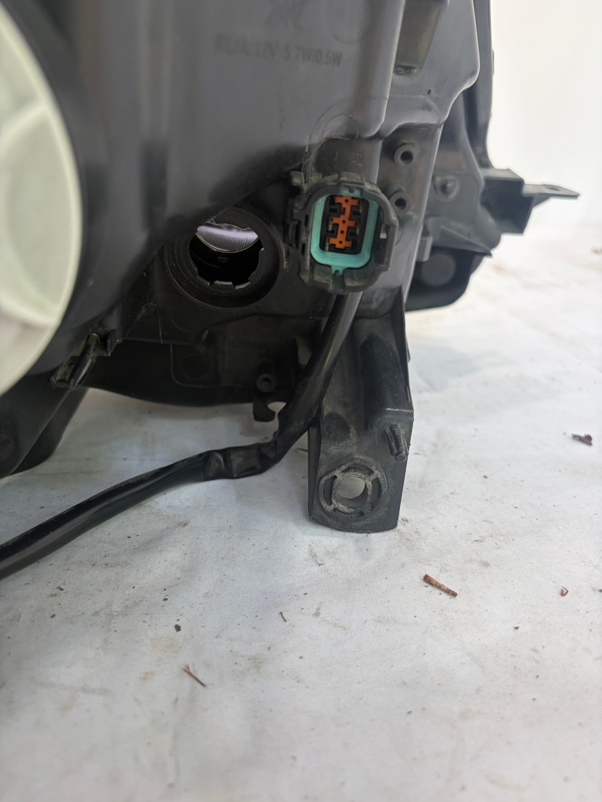 2014-2016 Nissan Rogue Driver Side Headlight (Aftermarket)