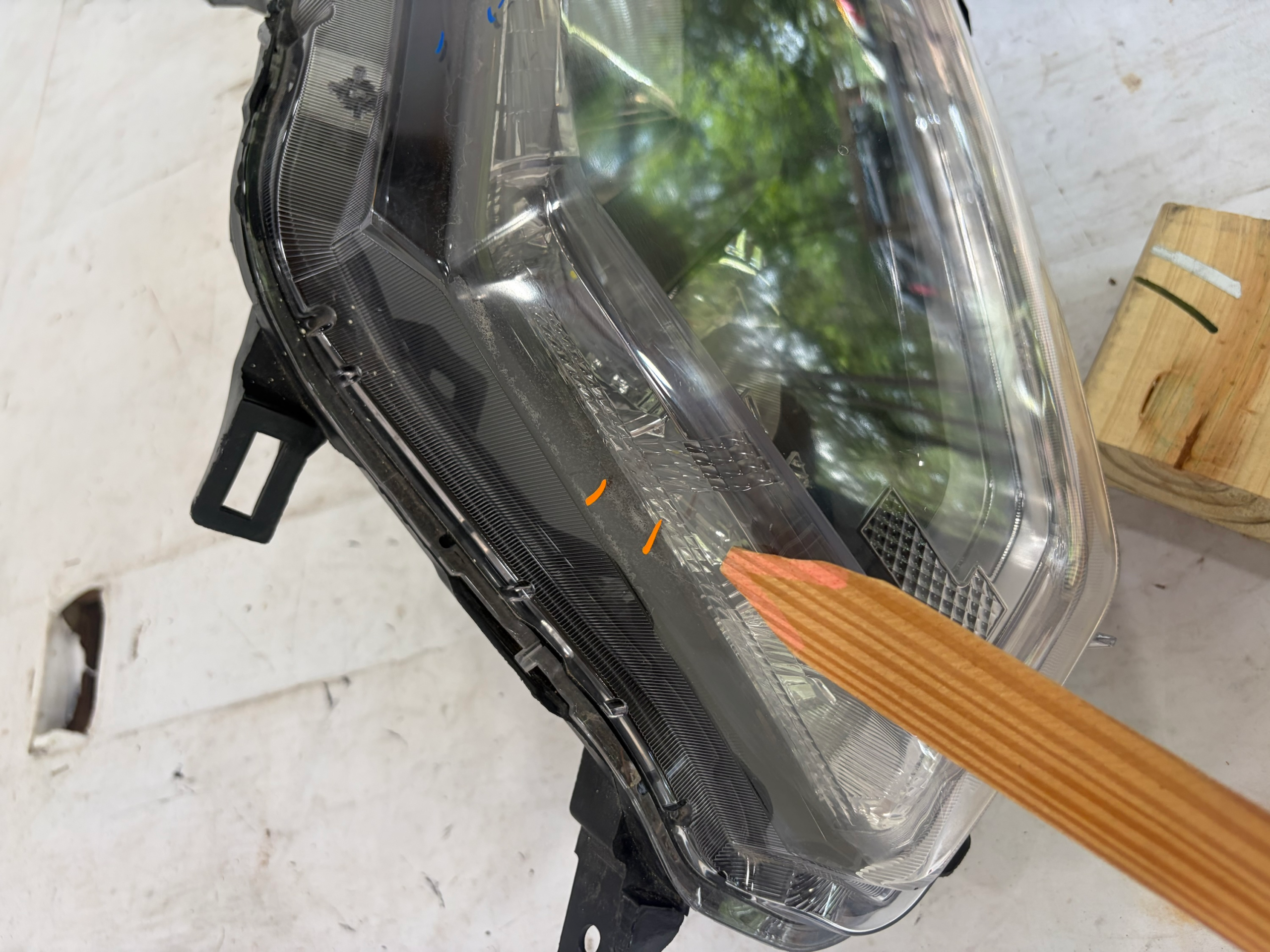 2014-2016 Nissan Rogue Driver Side Headlight (Aftermarket)