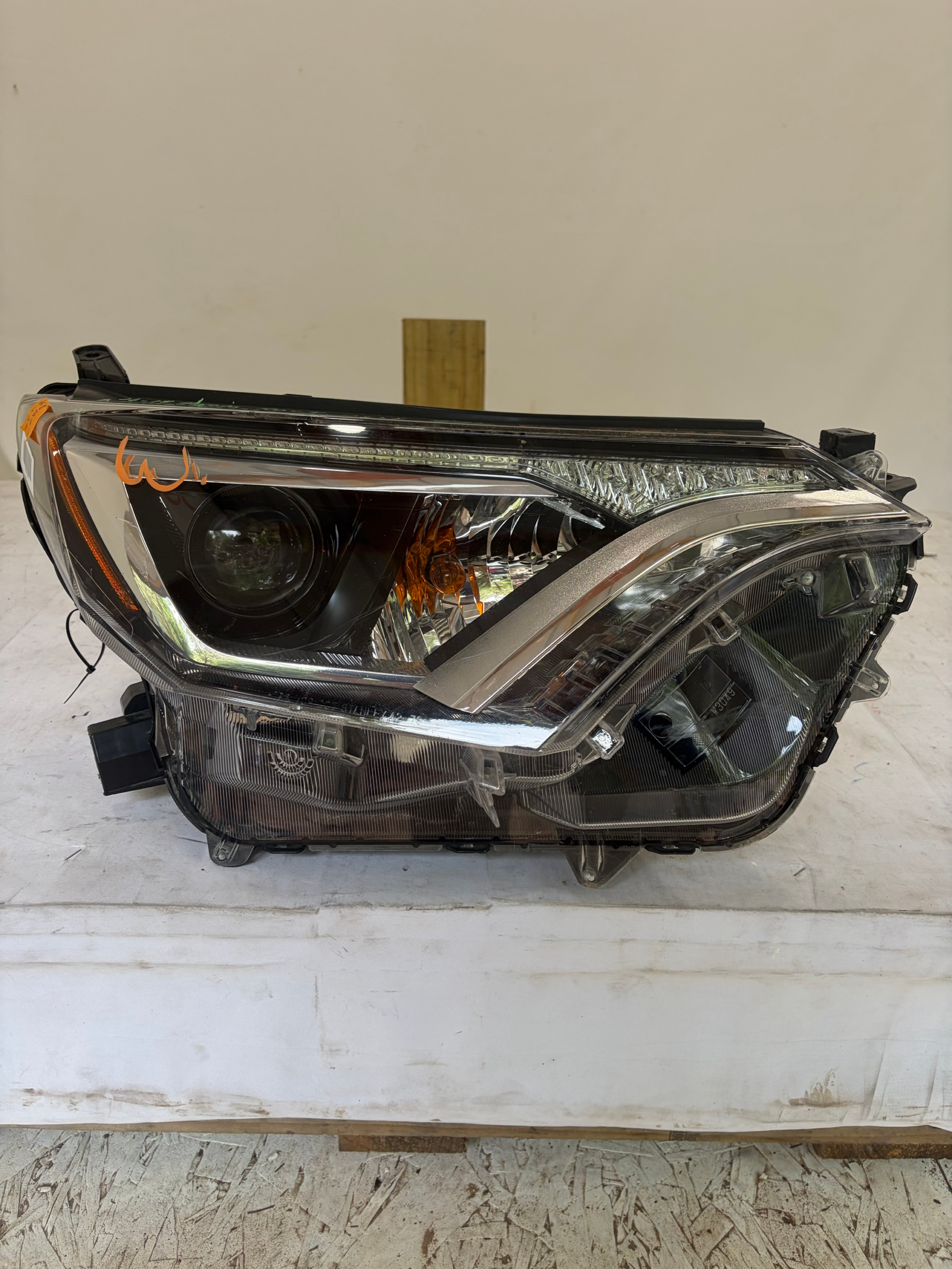 2016-2018 Toyota RAV4 Passenger Side Headlight