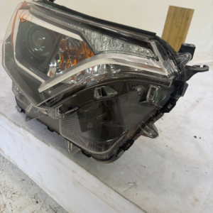2016-2018 Toyota RAV4 Passenger Side Headlight - Image 4