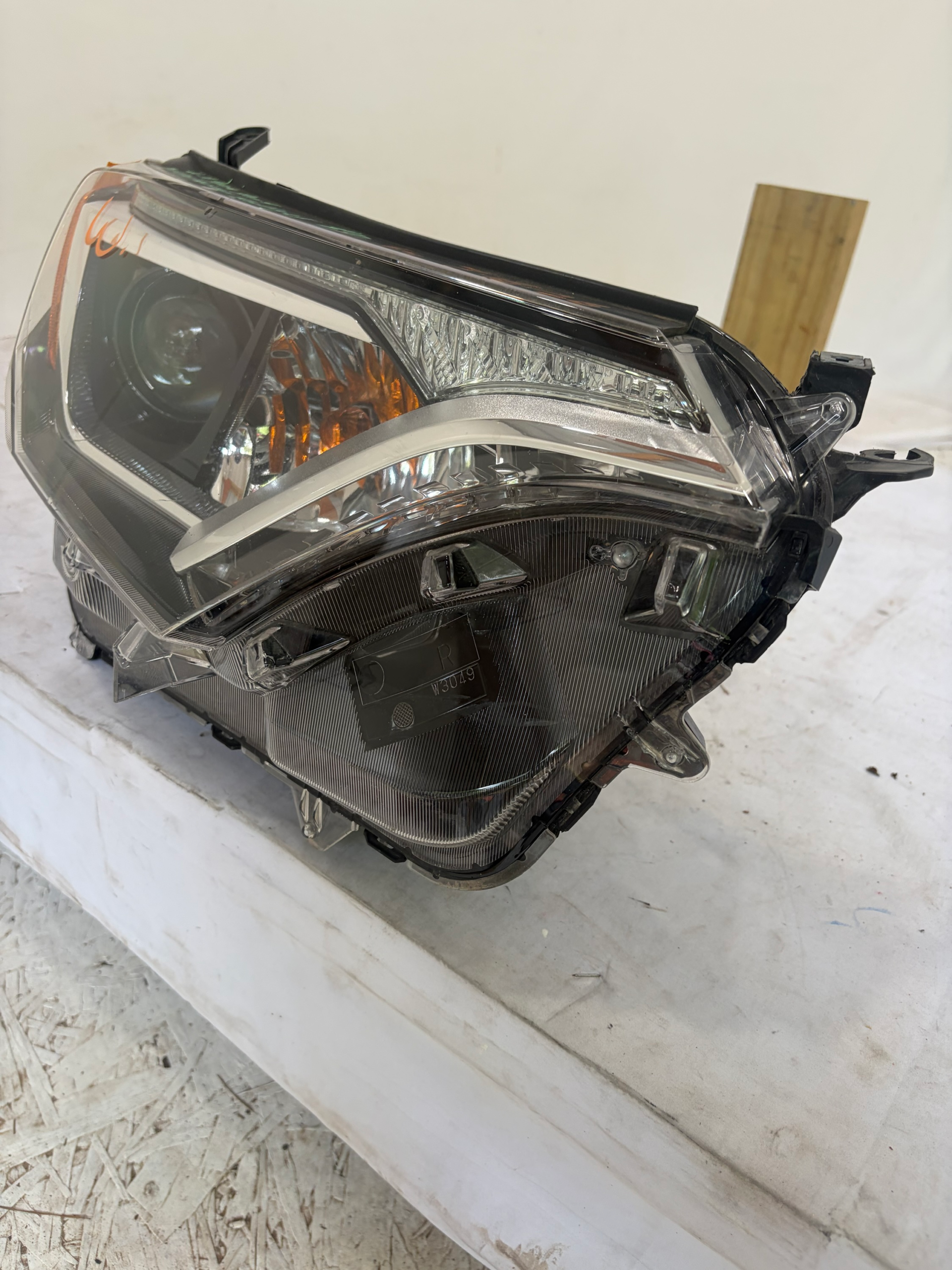 2016-2018 Toyota RAV4 Passenger Side Headlight