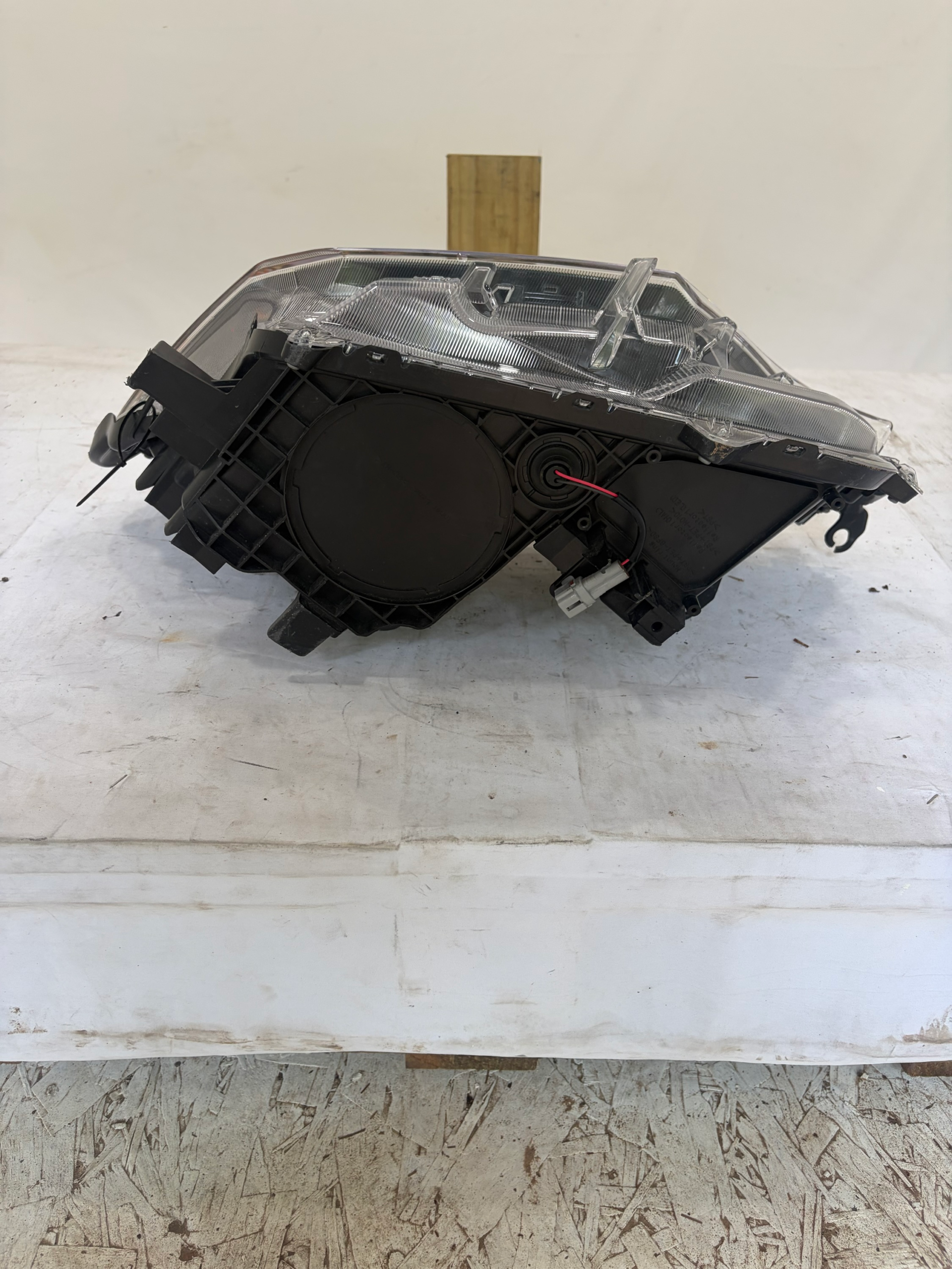 2016-2018 Toyota RAV4 Passenger Side Headlight