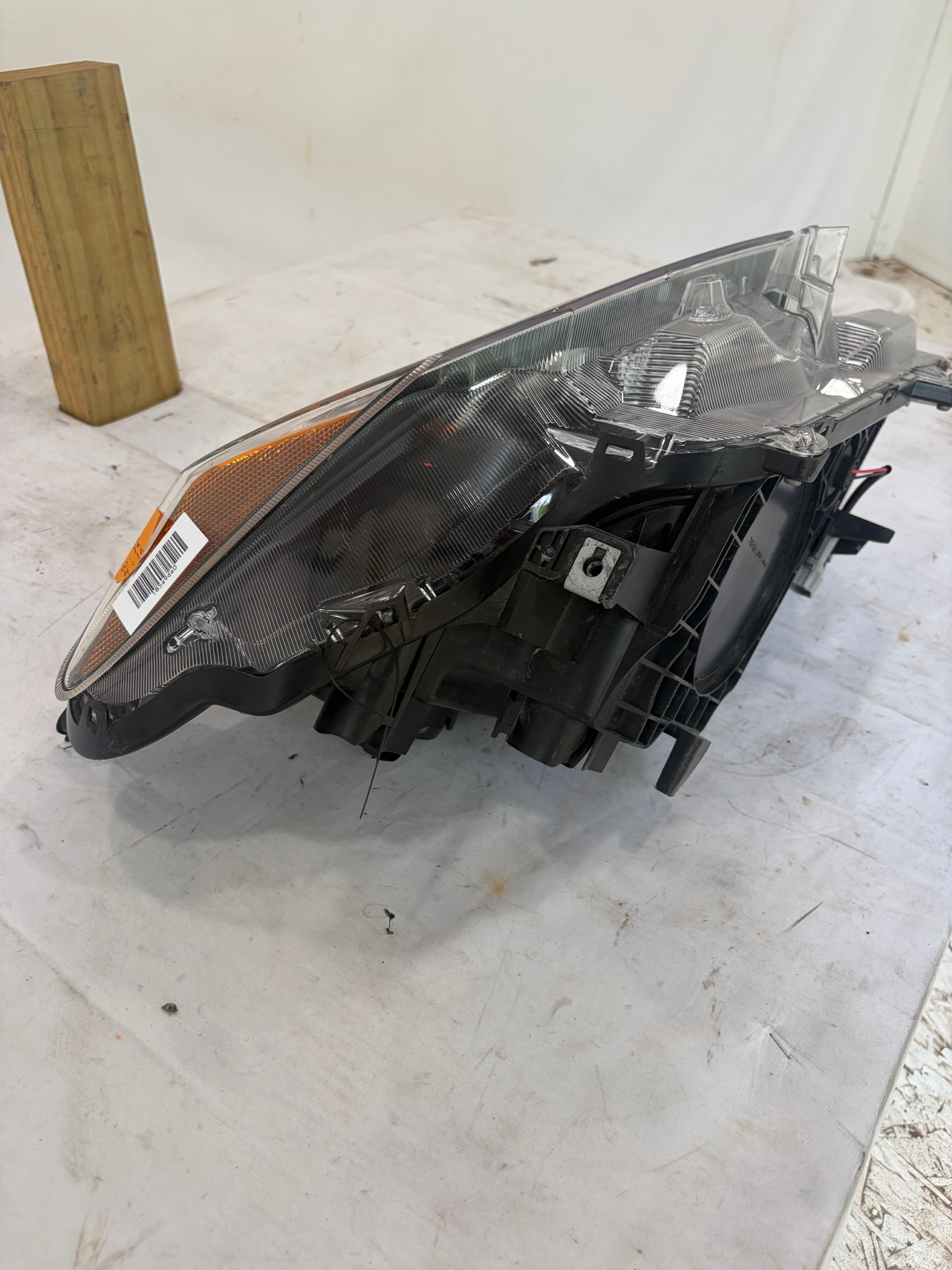 2016-2018 Toyota RAV4 Passenger Side Headlight
