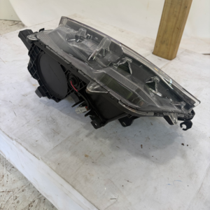 2016-2018 Toyota RAV4 Passenger Side Headlight - Image 7