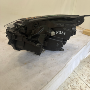 2016-2018 Toyota RAV4 Passenger Side Headlight - Image 9