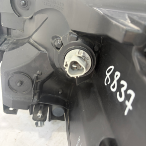 2016-2018 Toyota RAV4 Passenger Side Headlight - Image 13