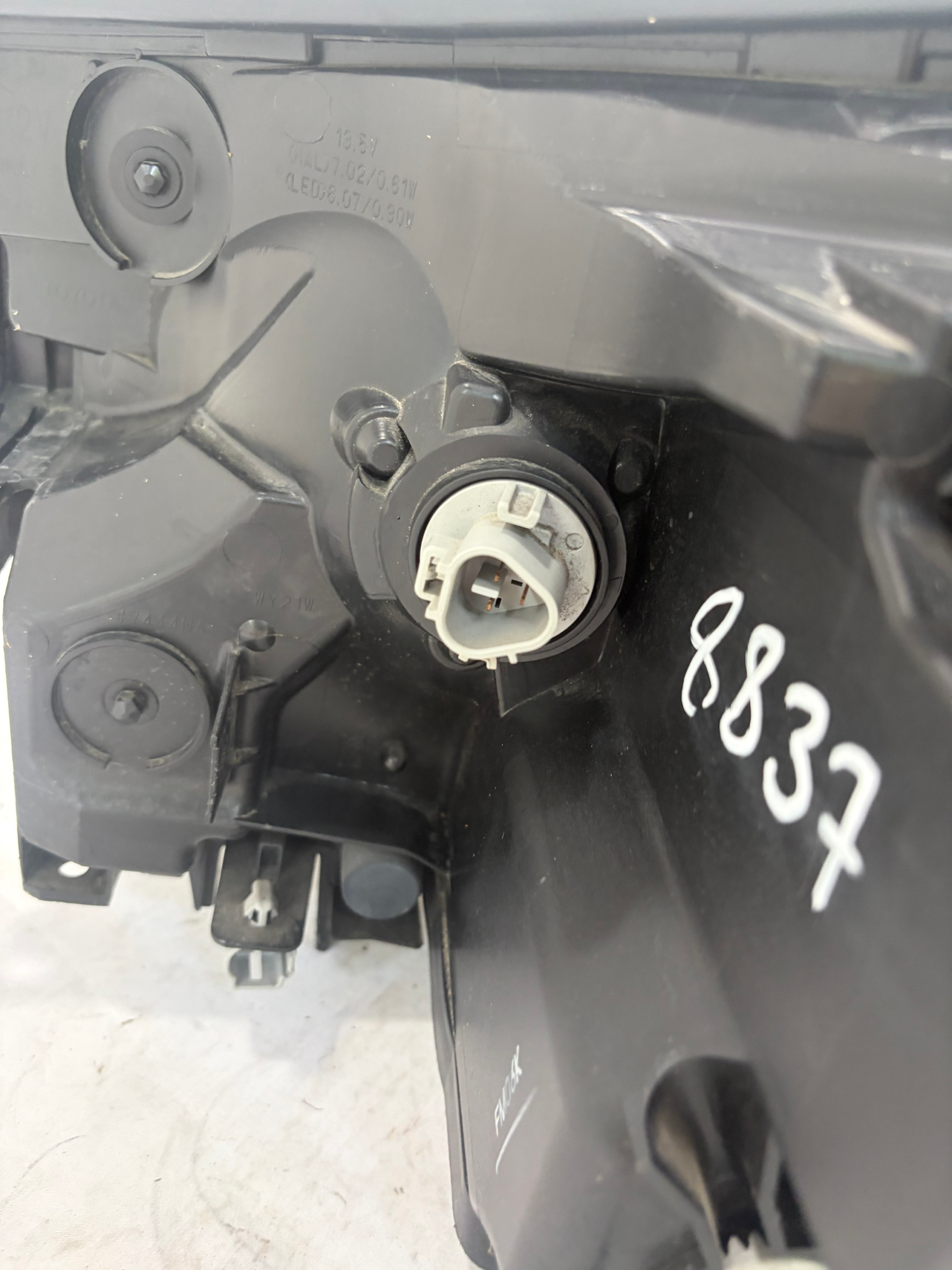 2016-2018 Toyota RAV4 Passenger Side Headlight