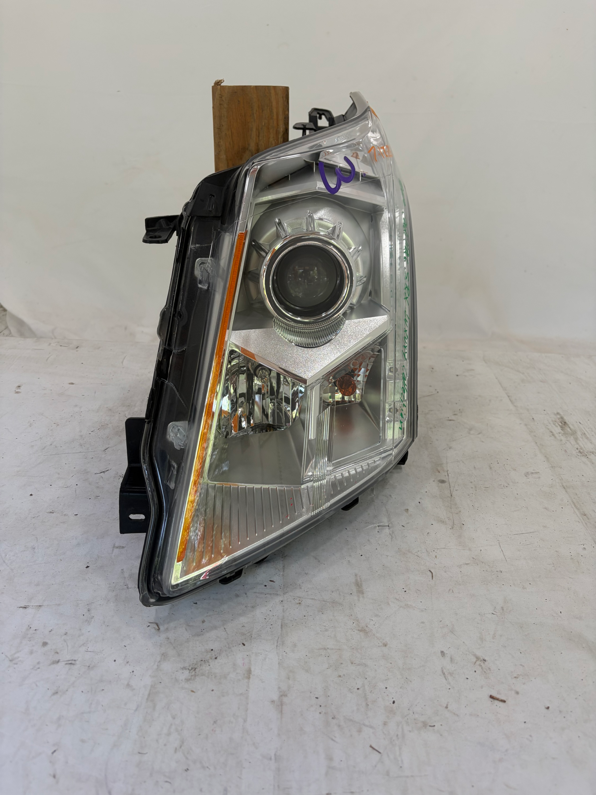 2010-2016 Cadillac SRX Halogen Driver Side Headlight