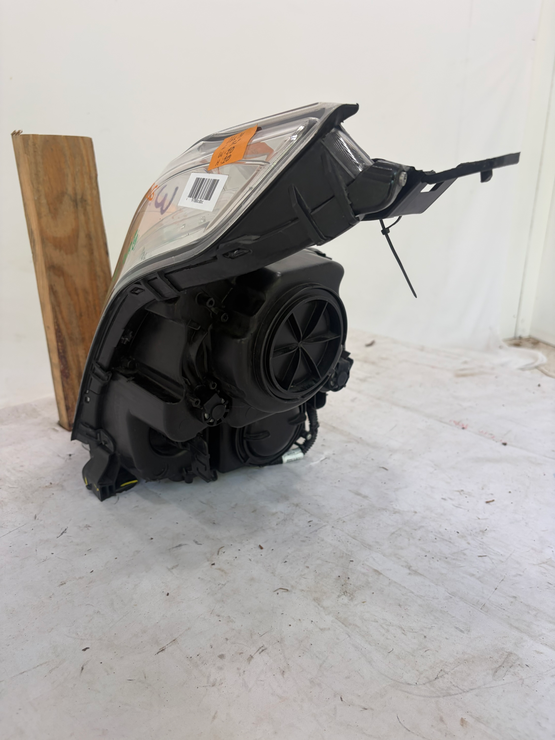 2010-2016 Cadillac SRX Halogen Driver Side Headlight