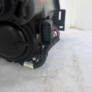 2010-2016 Cadillac SRX Halogen Driver Side Headlight - Image 10