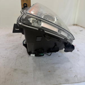2010-2016 Cadillac SRX Halogen Driver Side Headlight - Image 11