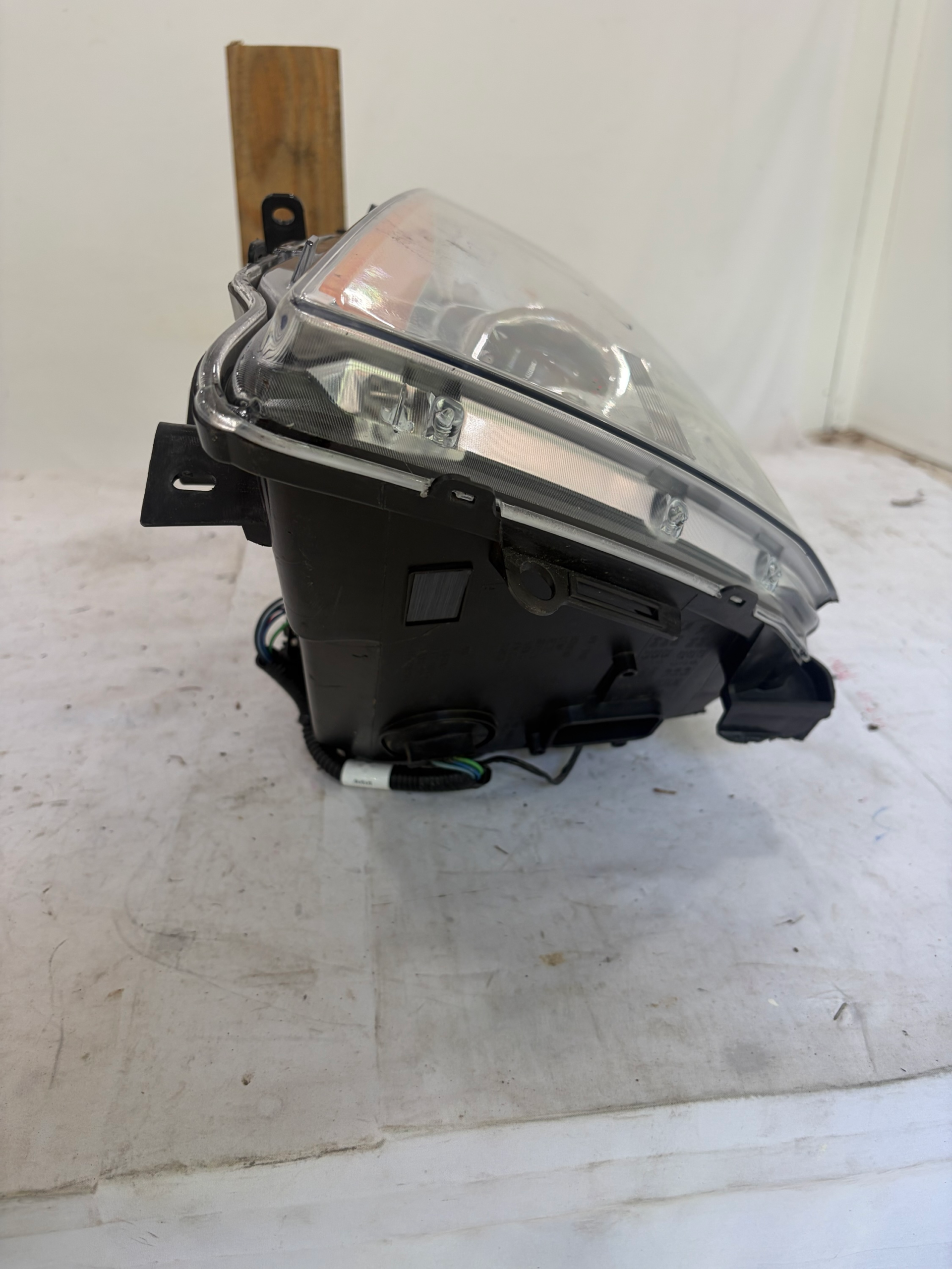 2010-2016 Cadillac SRX Halogen Driver Side Headlight
