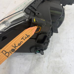 2010-2016 Cadillac SRX Halogen Driver Side Headlight - Image 13