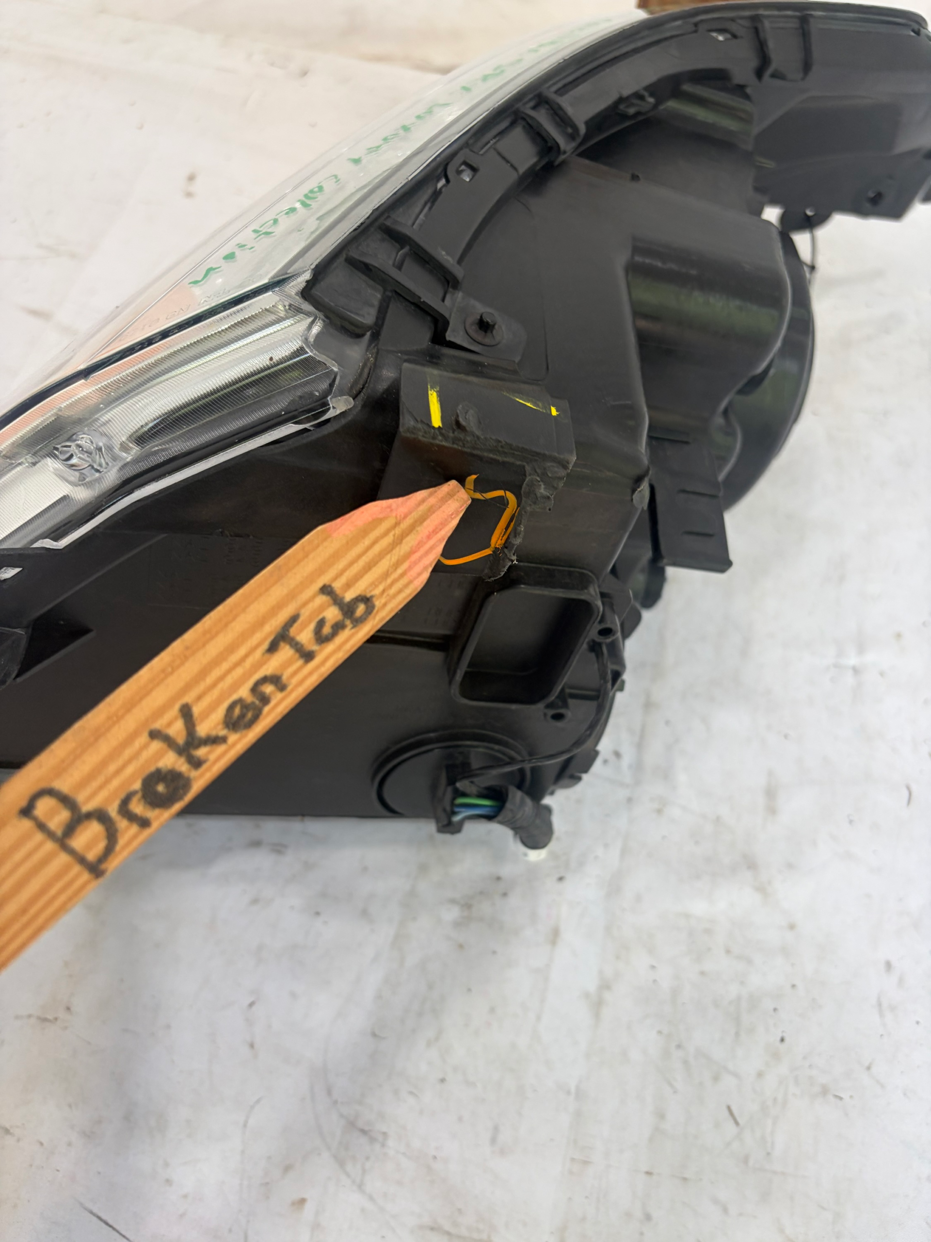 2010-2016 Cadillac SRX Halogen Driver Side Headlight