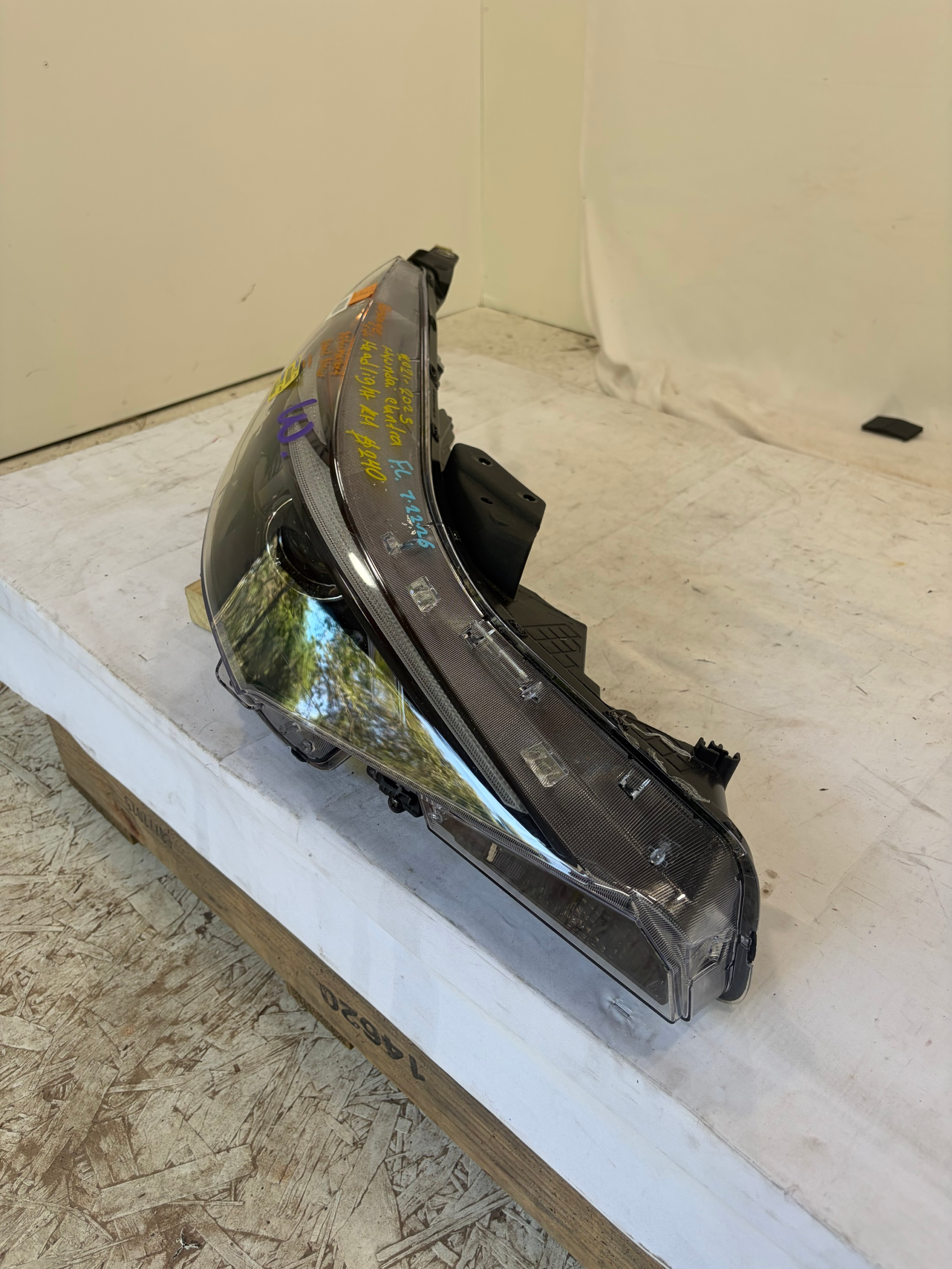 2021-2025 Hyundai Elantra Passenger Side Headlight
