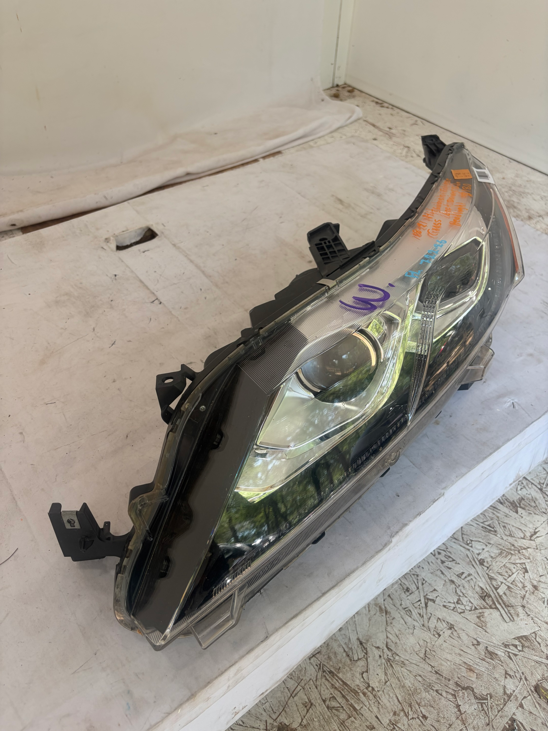 2018-2021 Mitsubishi Eclipse Cross Driver Side Headlight