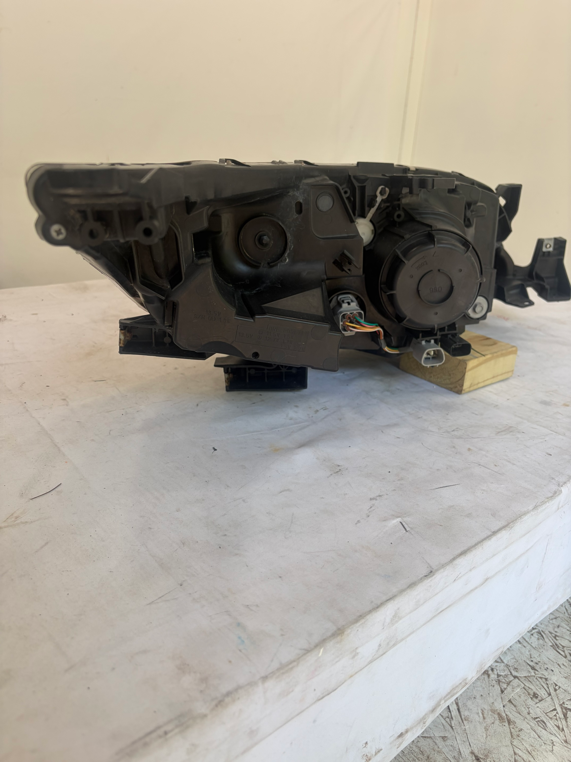 2018-2021 Mitsubishi Eclipse Cross Driver Side Headlight