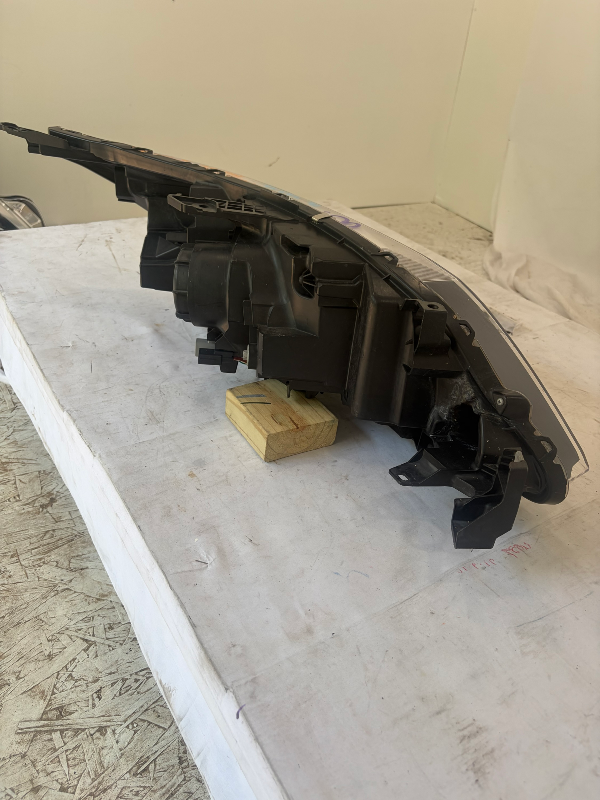 2018-2021 Mitsubishi Eclipse Cross Driver Side Headlight