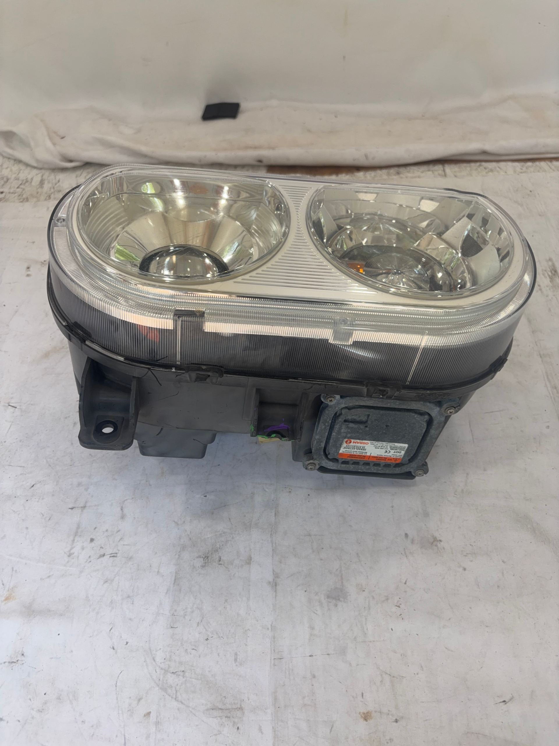 2008-2014 Dodge Challenger HID Xenon Passenger Side Headlight