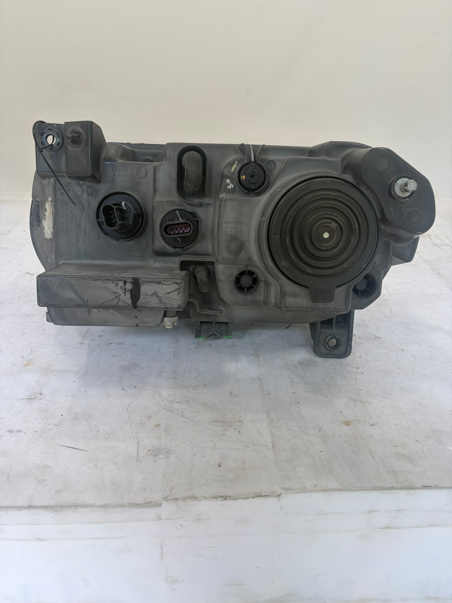 2008-2014 Dodge Challenger HID Xenon Passenger Side Headlight