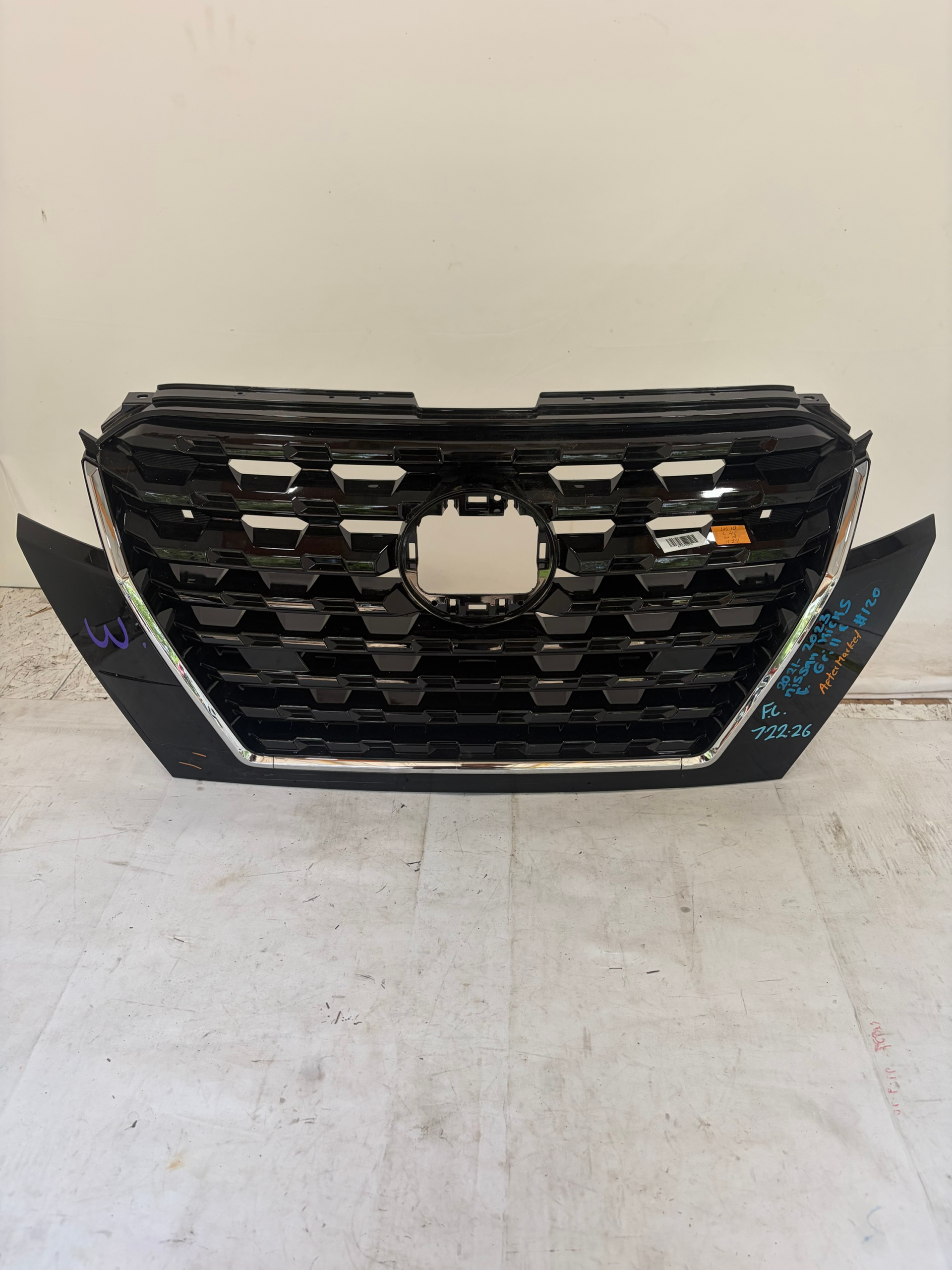 2021-2023 Nissan Kicks Grille