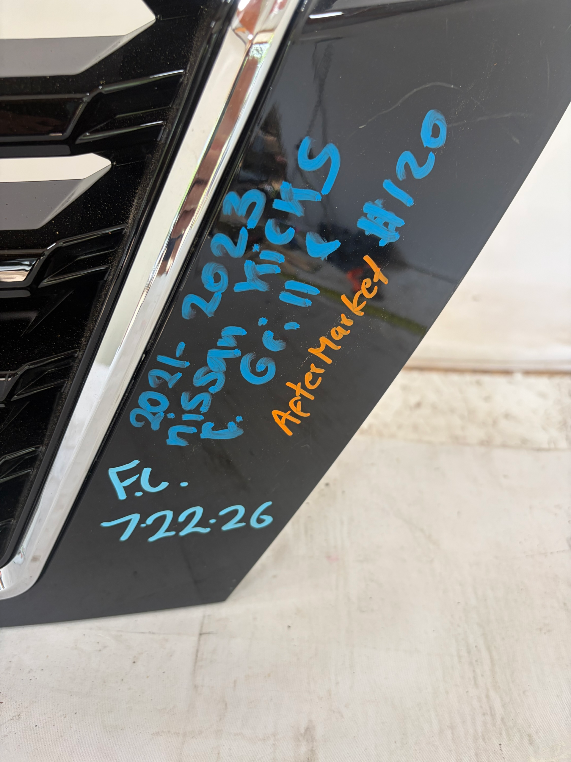 2021-2023 Nissan Kicks Grille
