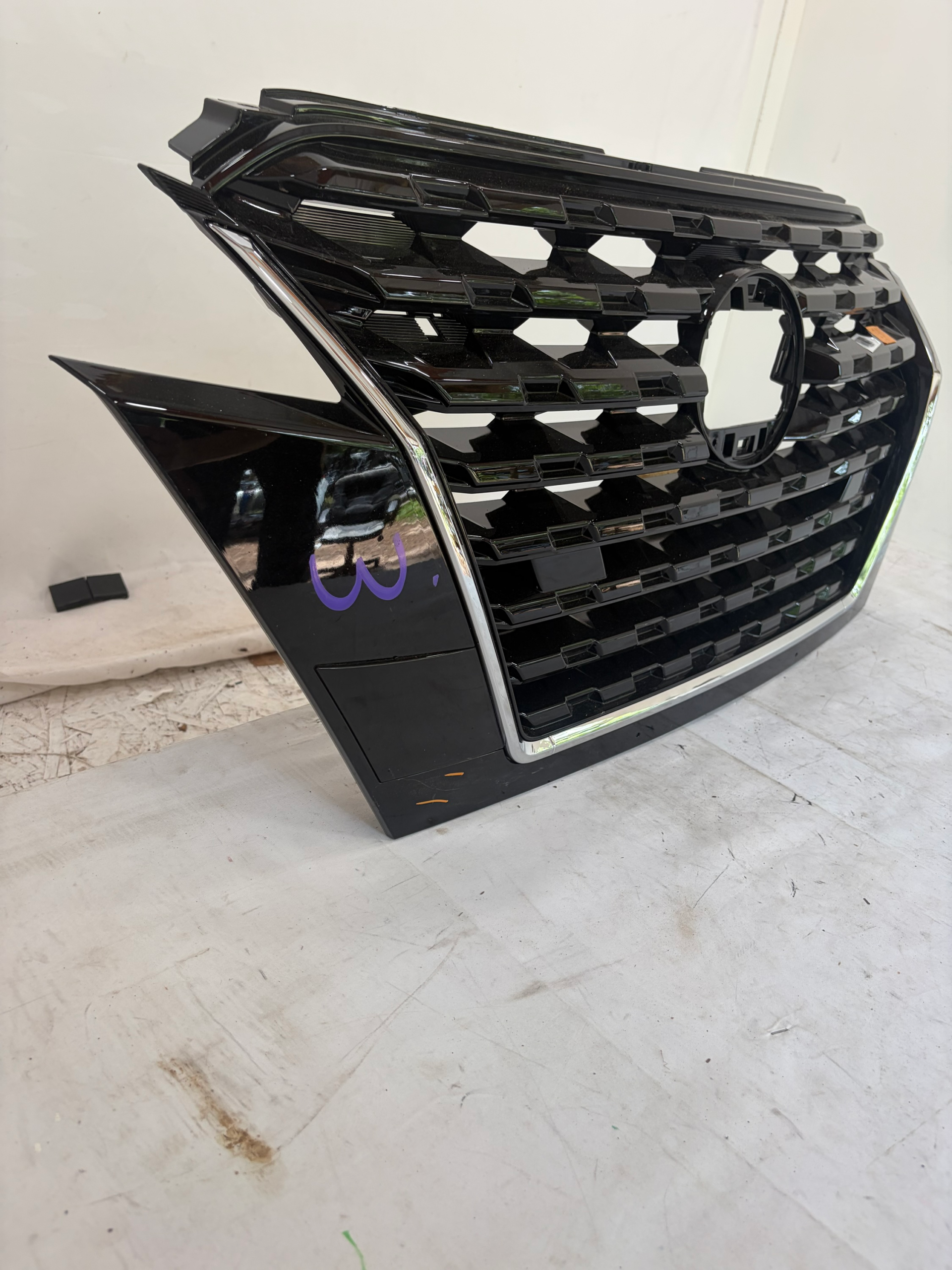 2021-2023 Nissan Kicks Grille