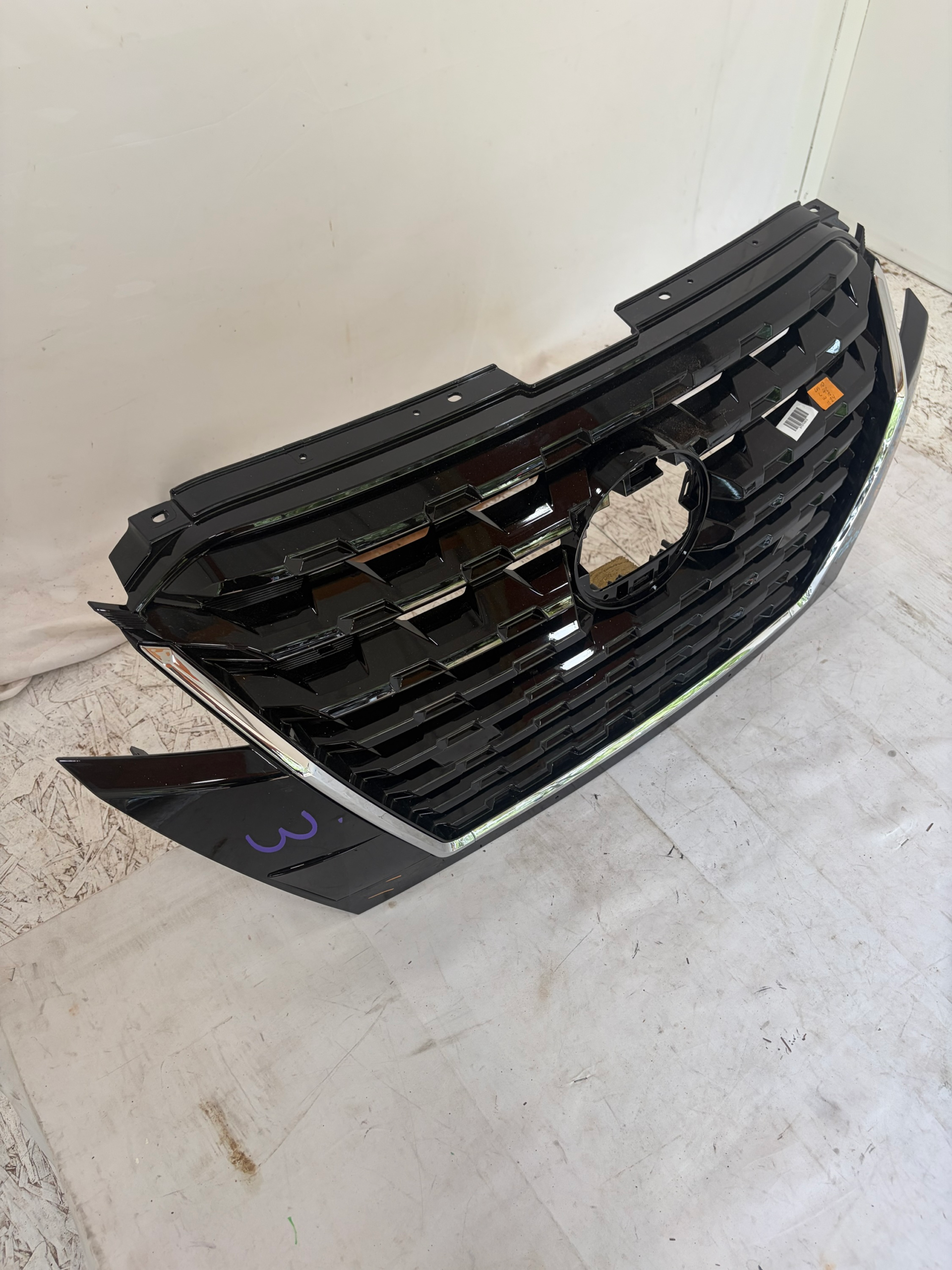2021-2023 Nissan Kicks Grille