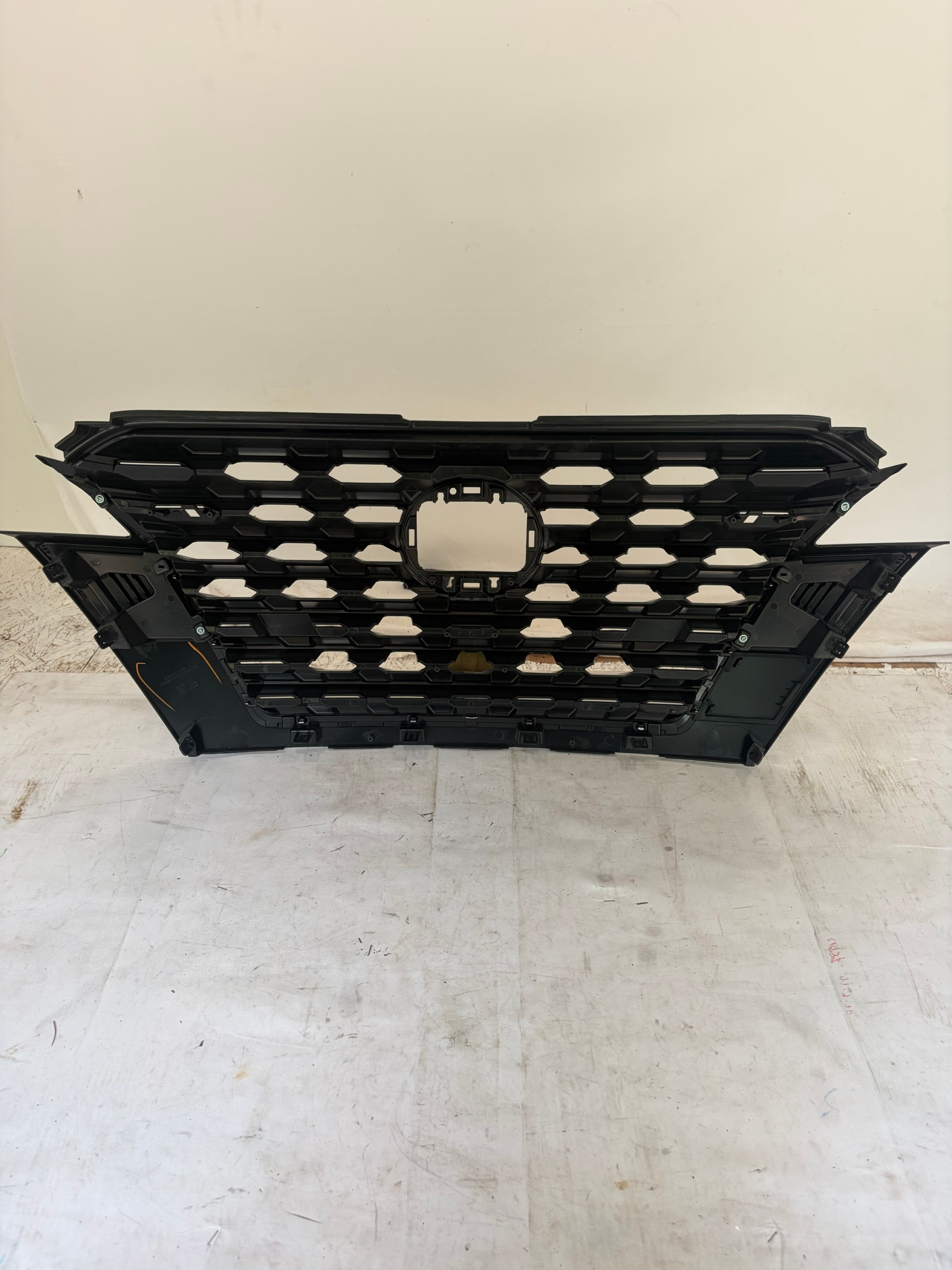 2021-2023 Nissan Kicks Grille