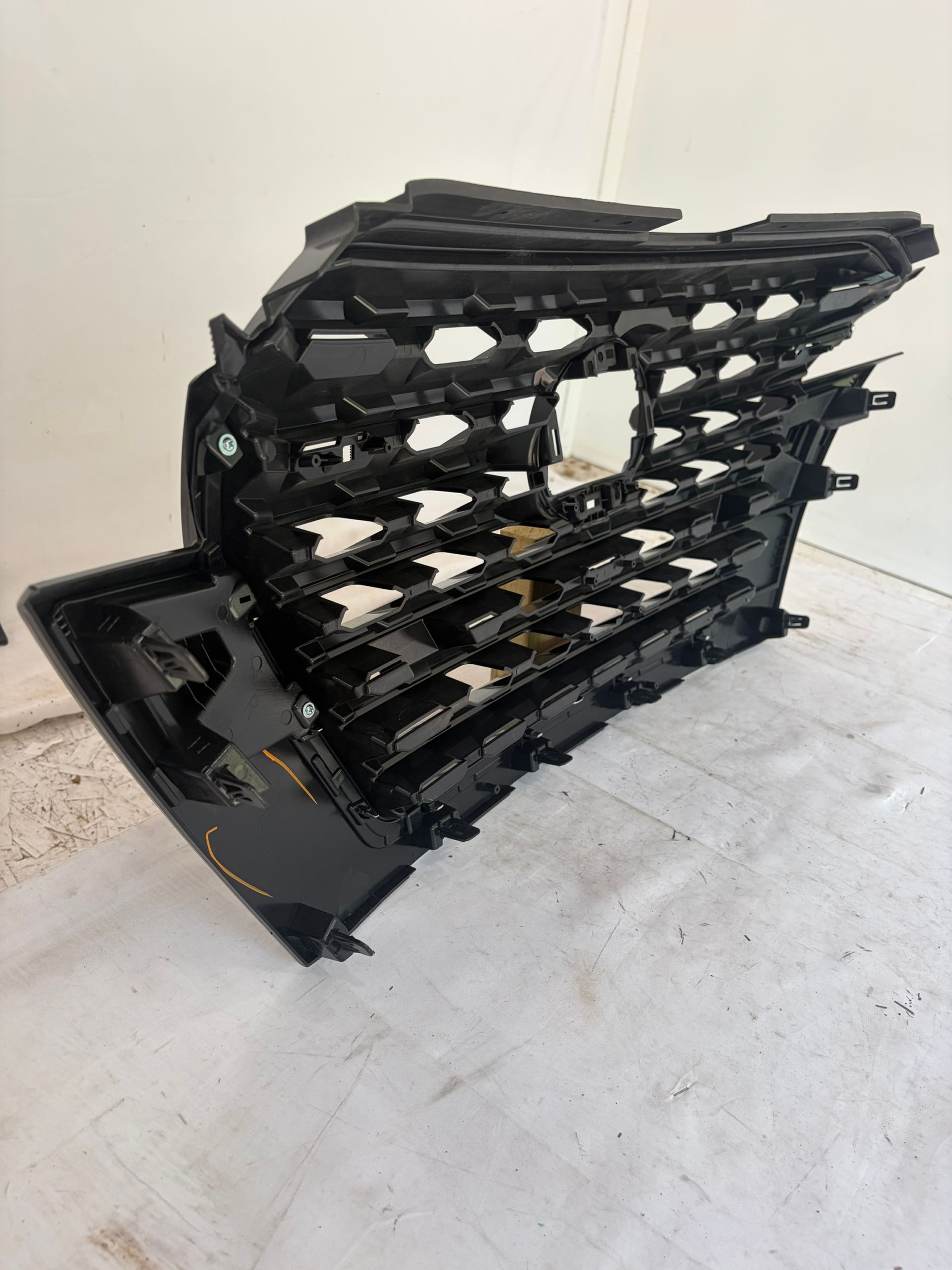 2021-2023 Nissan Kicks Grille