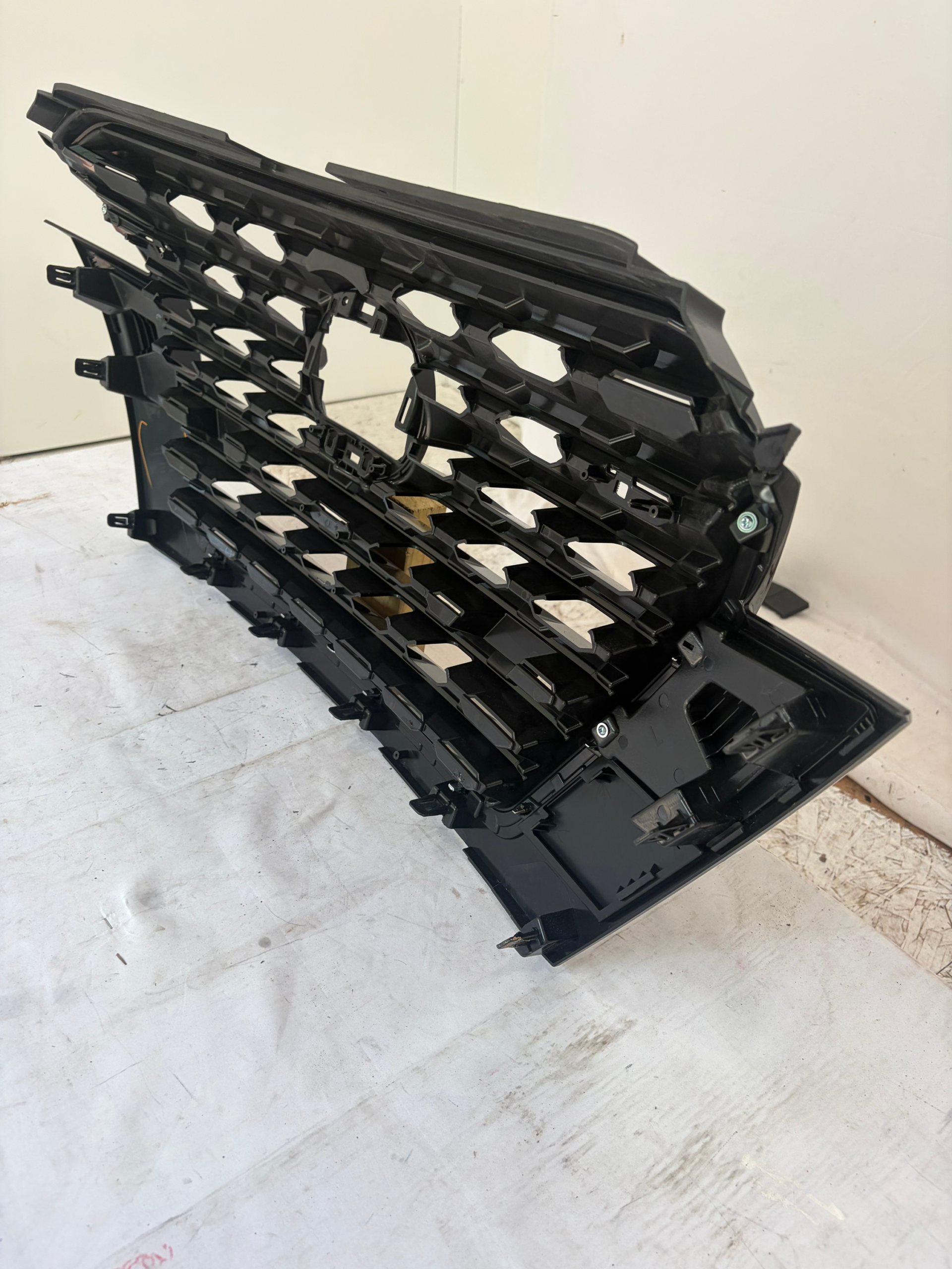 2021-2023 Nissan Kicks Grille