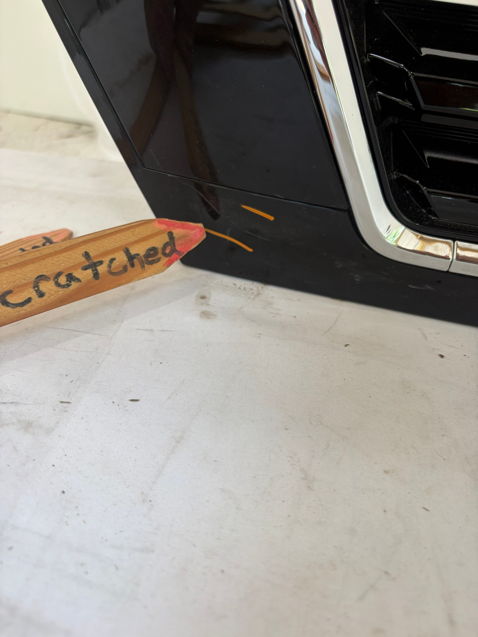 2021-2023 Nissan Kicks Grille