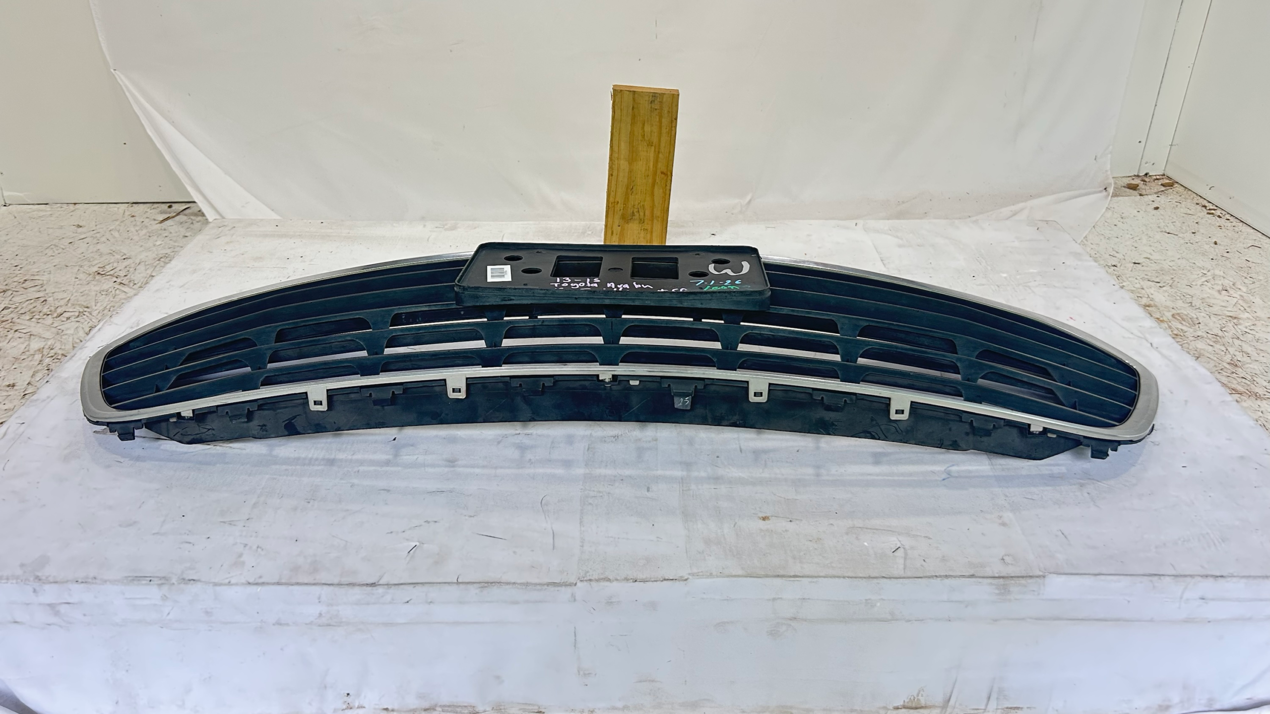2013-2015 Toyota Avalon  Grille